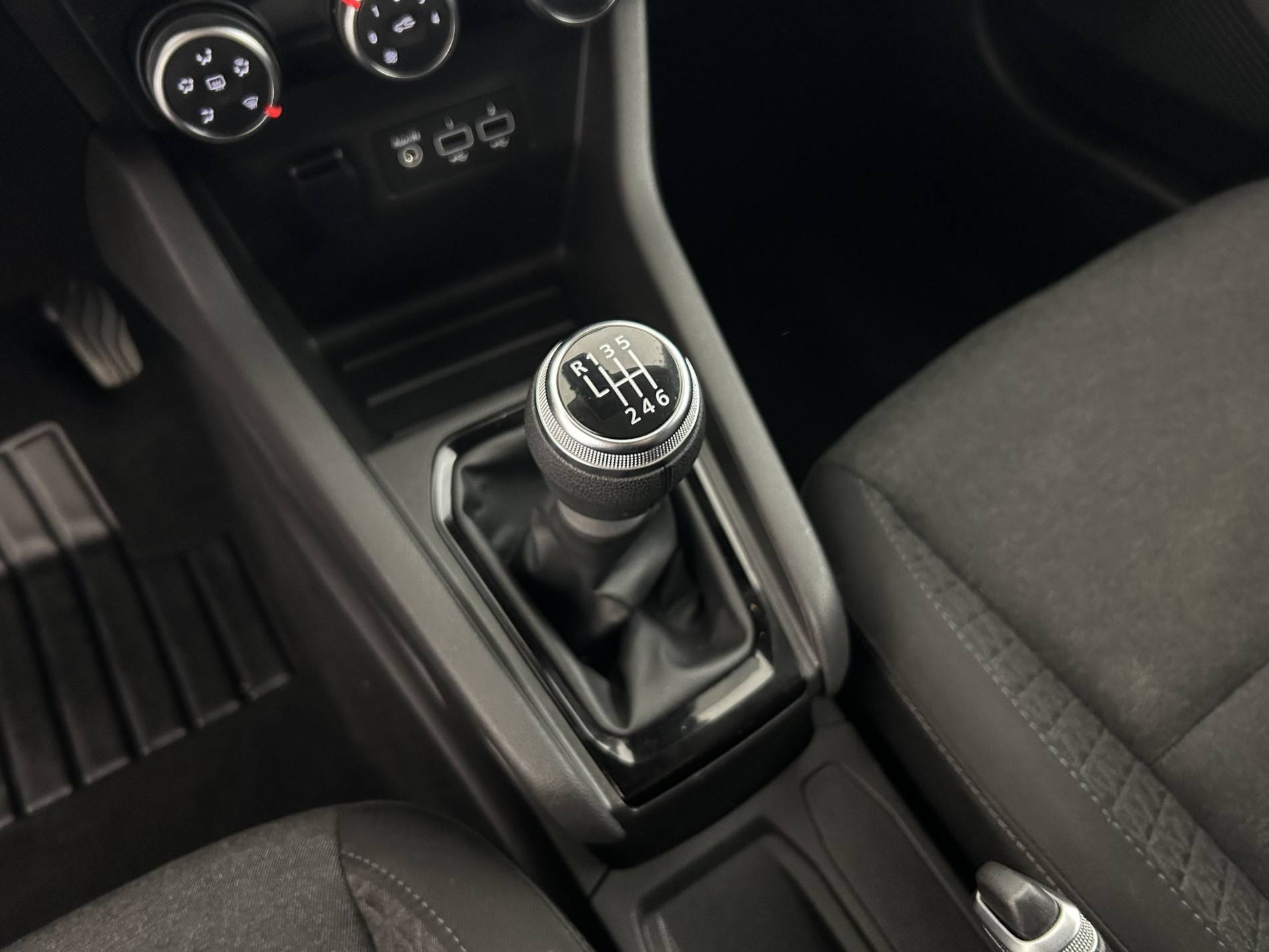 Vente en ligne Renault Clio 5 Clio TCe 90 - 21N au prix de 12 990 €