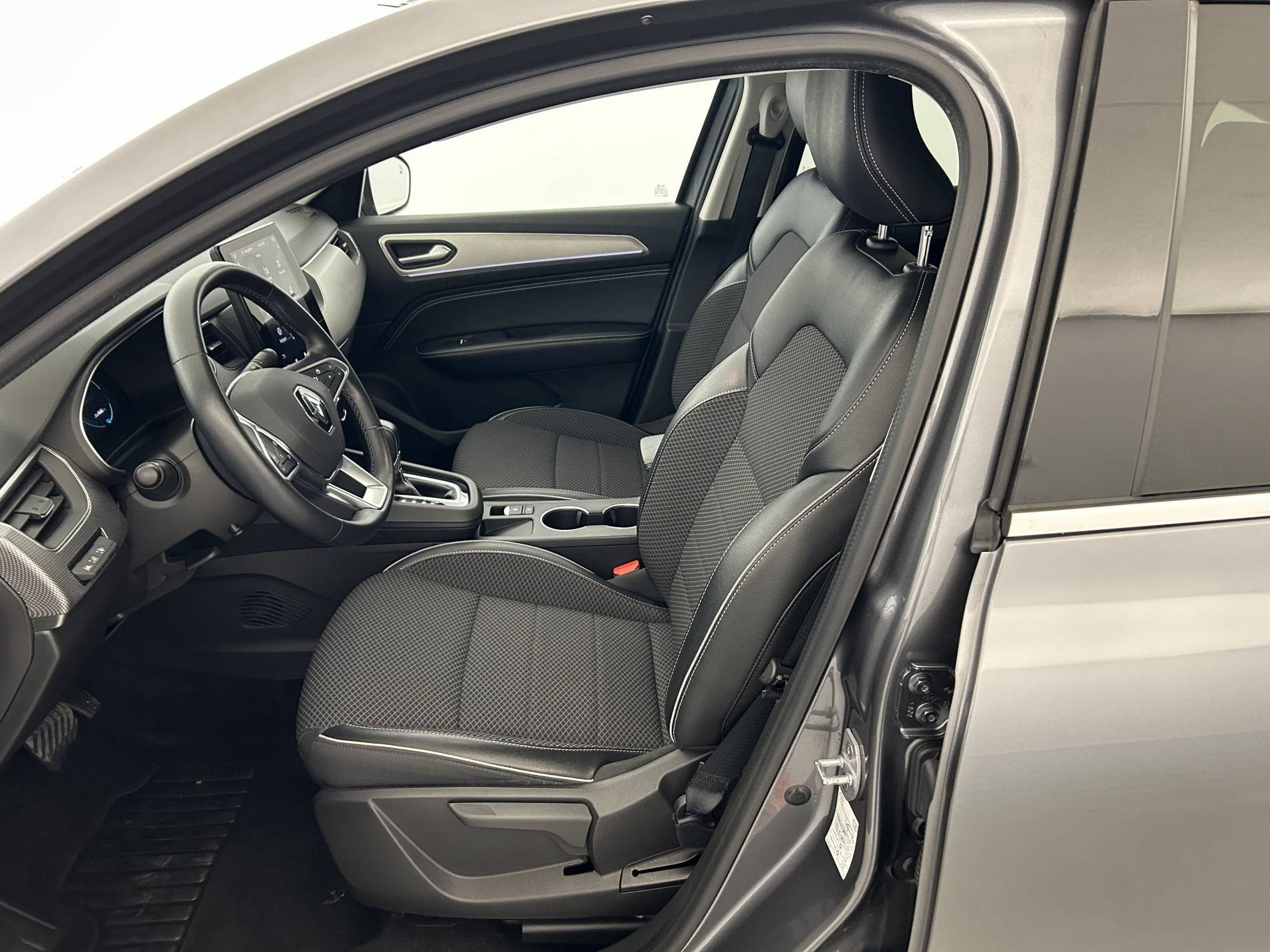 Vente en ligne Renault Arkana  E-Tech hybride 145 - 22 au prix de 21 490 €