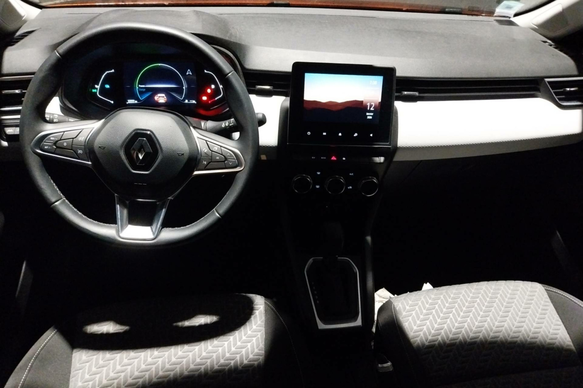 Vente en ligne Renault Clio 5 Clio E-Tech full hybrid 145 au prix de 17 990 €