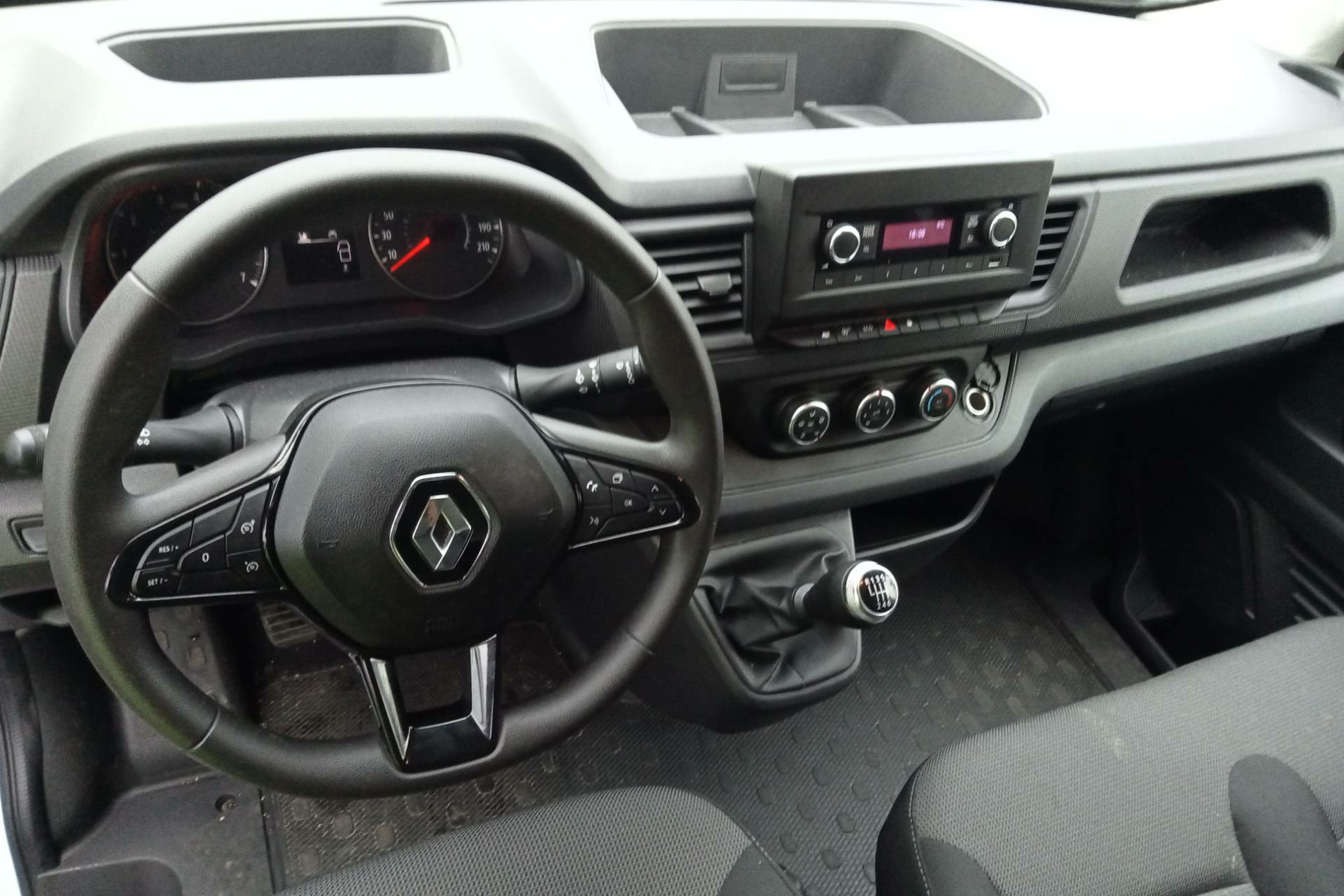 Vente en ligne Renault Trafic 3 Fourgon TRAFIC FGN L1H1 3T BLUE DCI 130 GSR2 au prix de 25 990 €