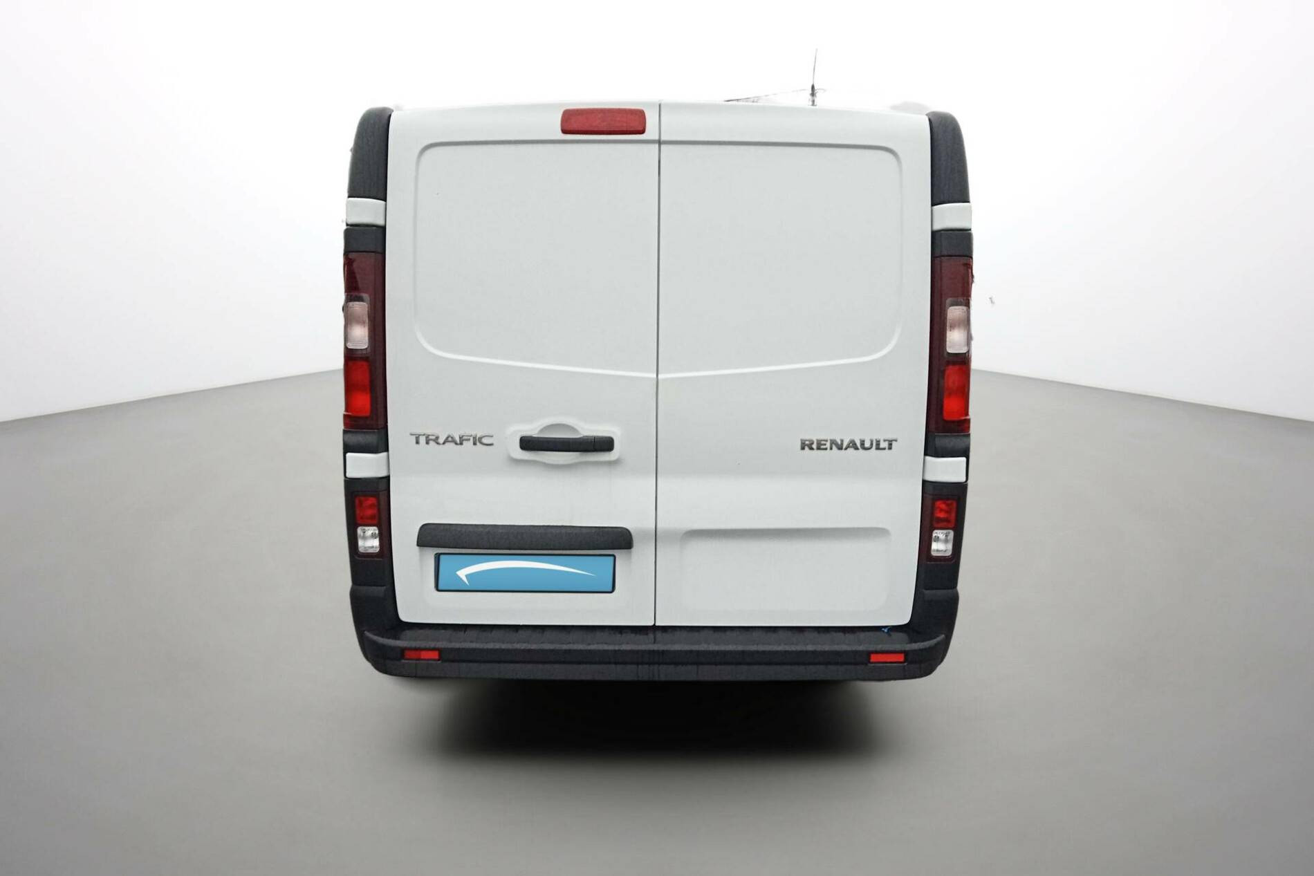 Vente en ligne Renault Trafic 3 Fourgon TRAFIC FGN L1H1 3T BLUE DCI 130 GSR2 au prix de 25 990 €