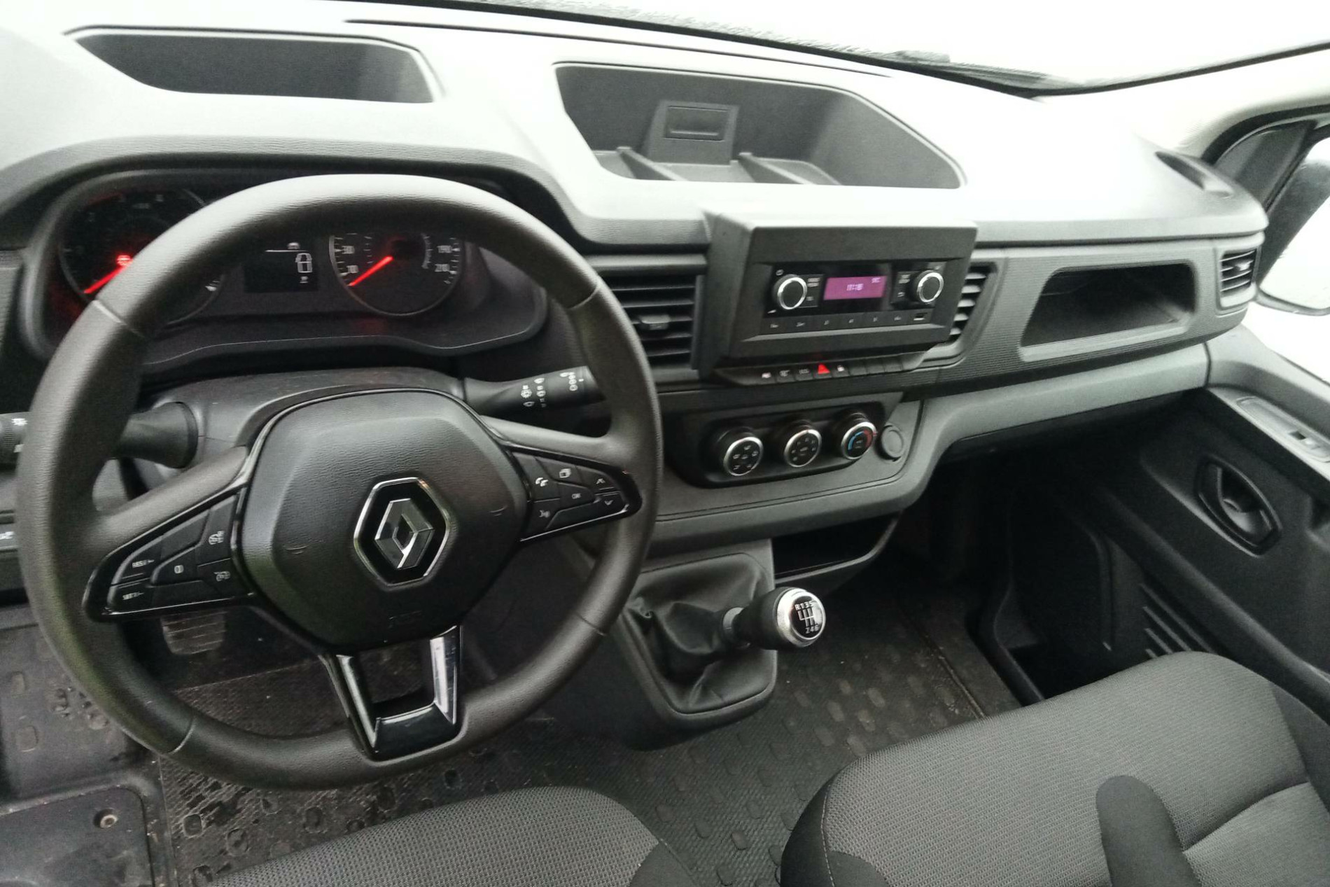 Vente en ligne Renault Trafic 3 Fourgon TRAFIC FGN L1H1 3T BLUE DCI 130 GSR2 au prix de 25 990 €