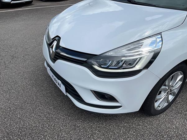 Vente en ligne Renault Clio 4 Clio TCe 90 E6C au prix de 12 490 €