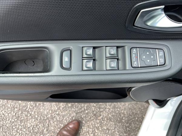 Vente en ligne Renault Clio 4 Clio TCe 90 E6C au prix de 12 490 €