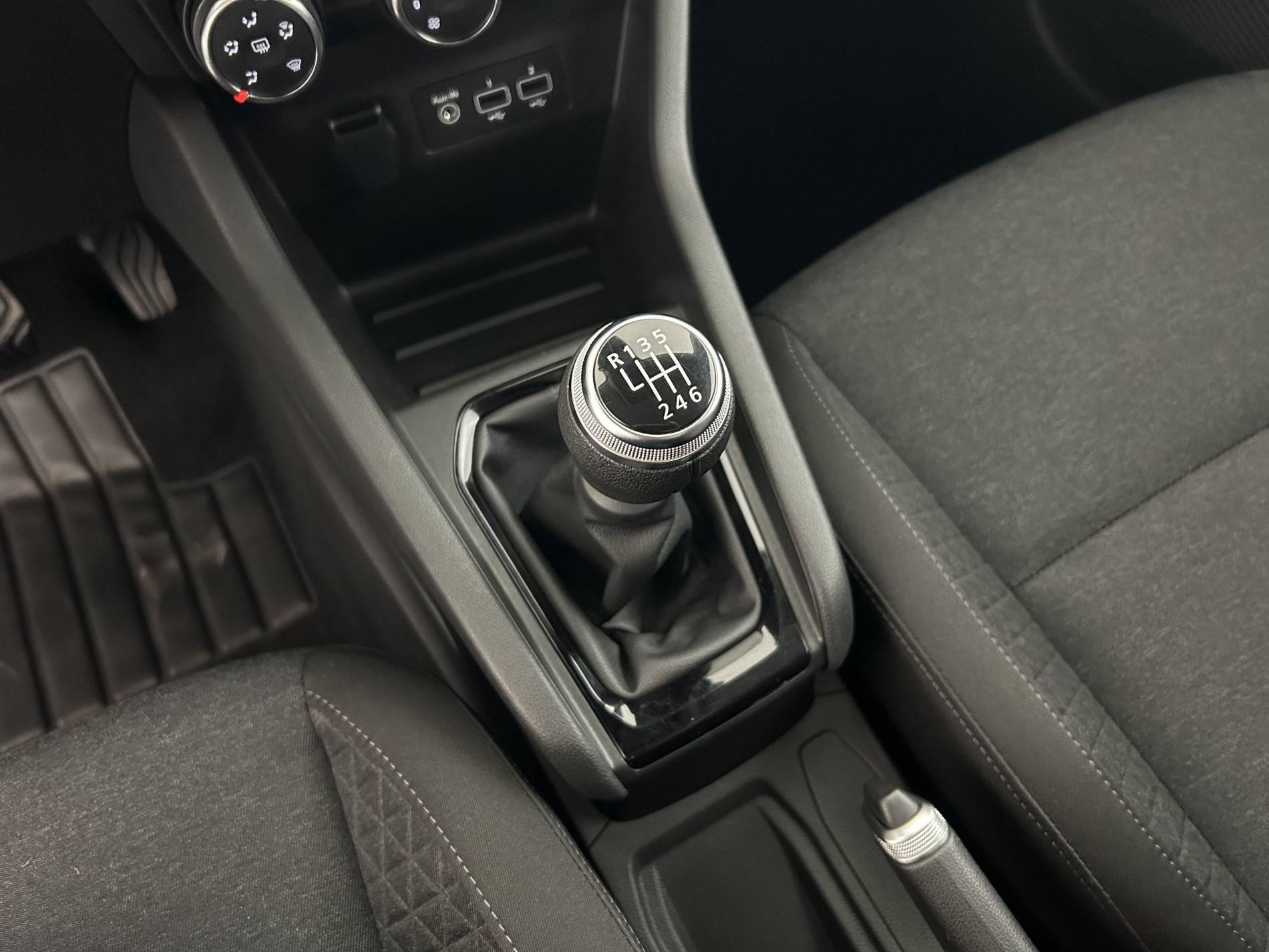 Vente en ligne Renault Clio 5 Clio TCe 90 au prix de 13 990 €