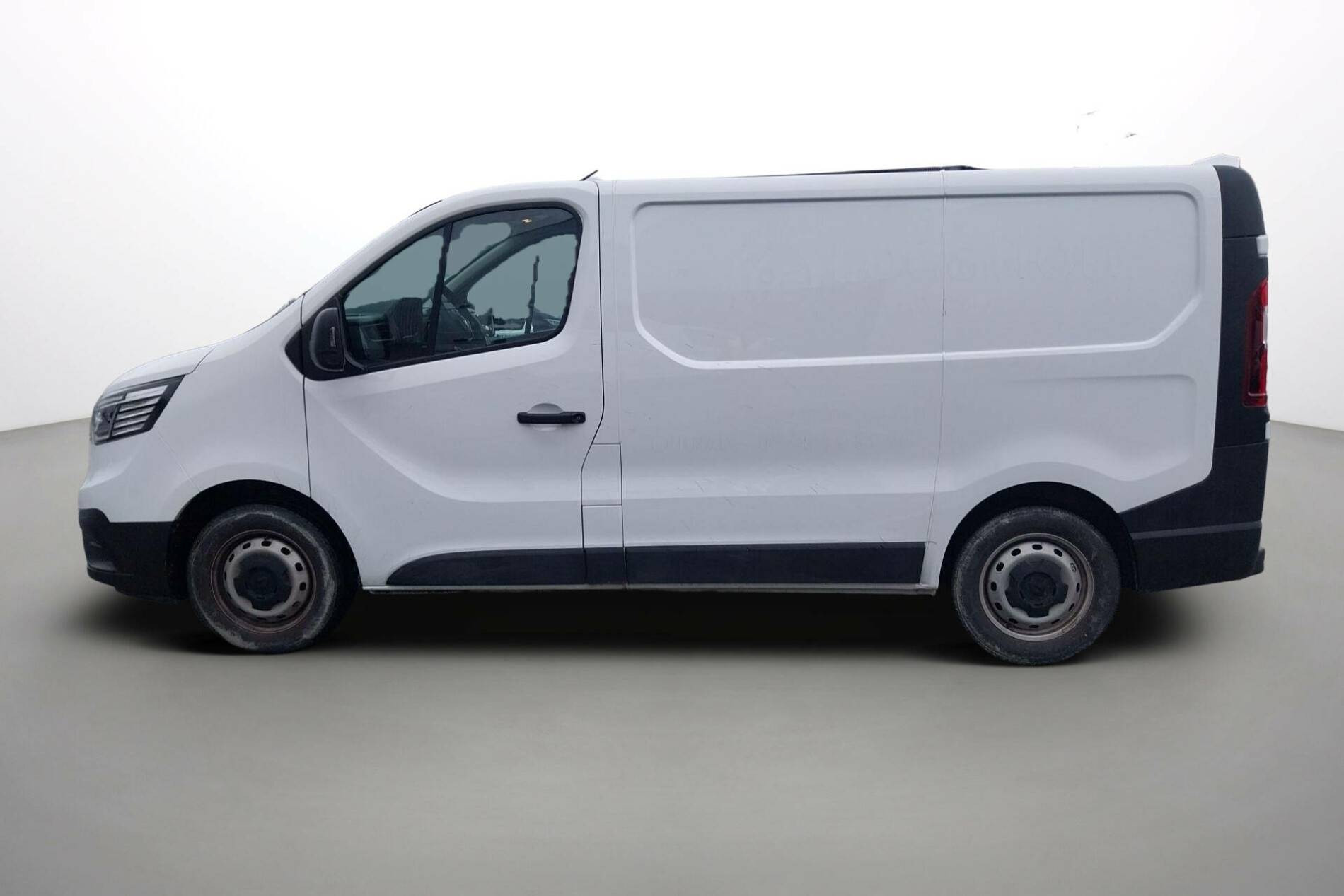 Vente en ligne Renault Trafic 3 Fourgon TRAFIC FGN L1H1 3T BLUE DCI 130 GSR2 au prix de 25 990 €