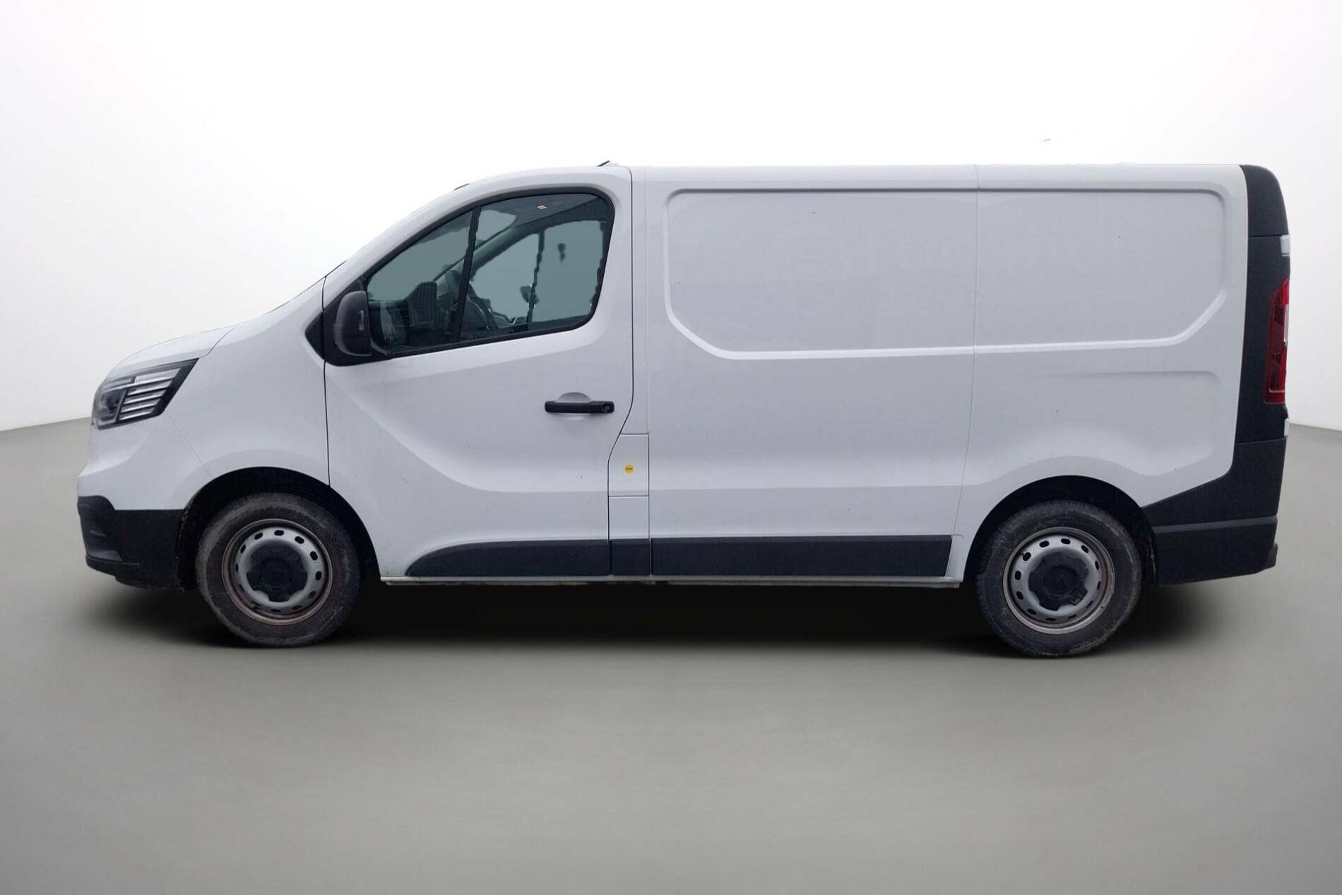 Vente en ligne Renault Trafic 3 Fourgon TRAFIC FG BLUE DCI 130 L1H1 3T GSR2 au prix de 25 990 €