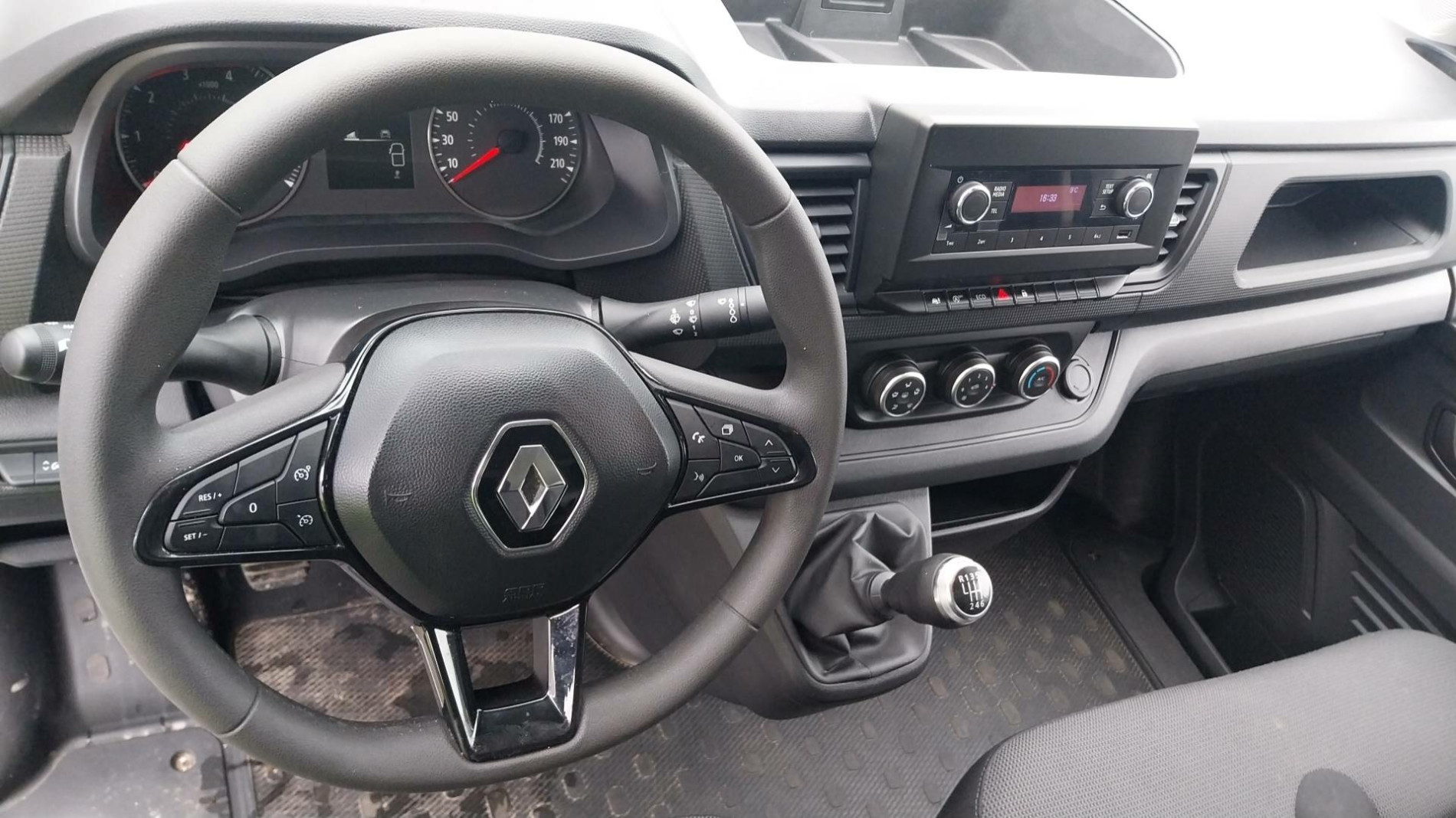 Vente en ligne Renault Trafic 3 Fourgon TRAFIC FGN L1H1 3T BLUE DCI 130 GSR2 au prix de 25 990 €