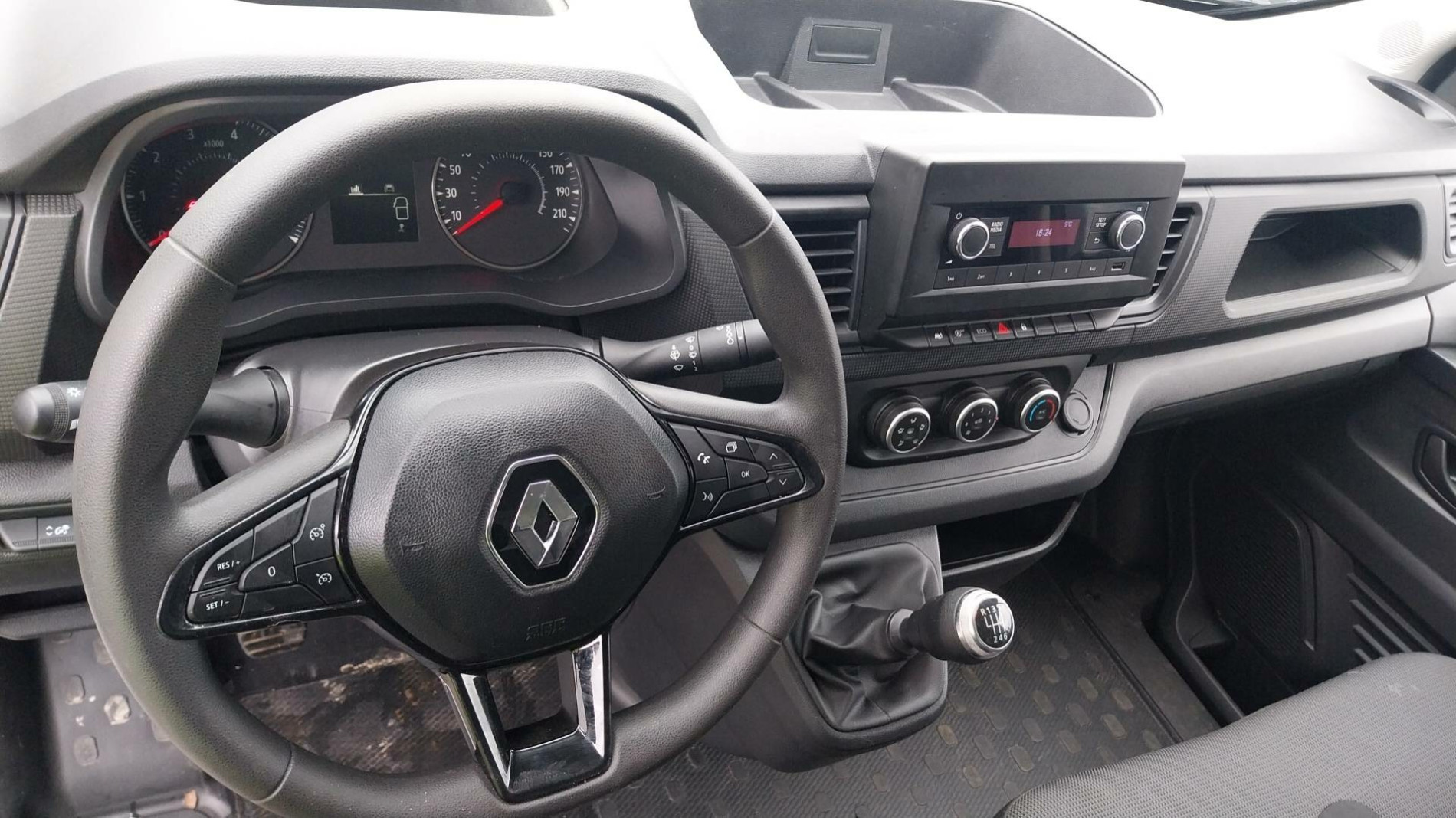 Vente en ligne Renault Trafic 3 Fourgon TRAFIC FG BLUE DCI 130 L1H1 3T GSR2 au prix de 25 990 €