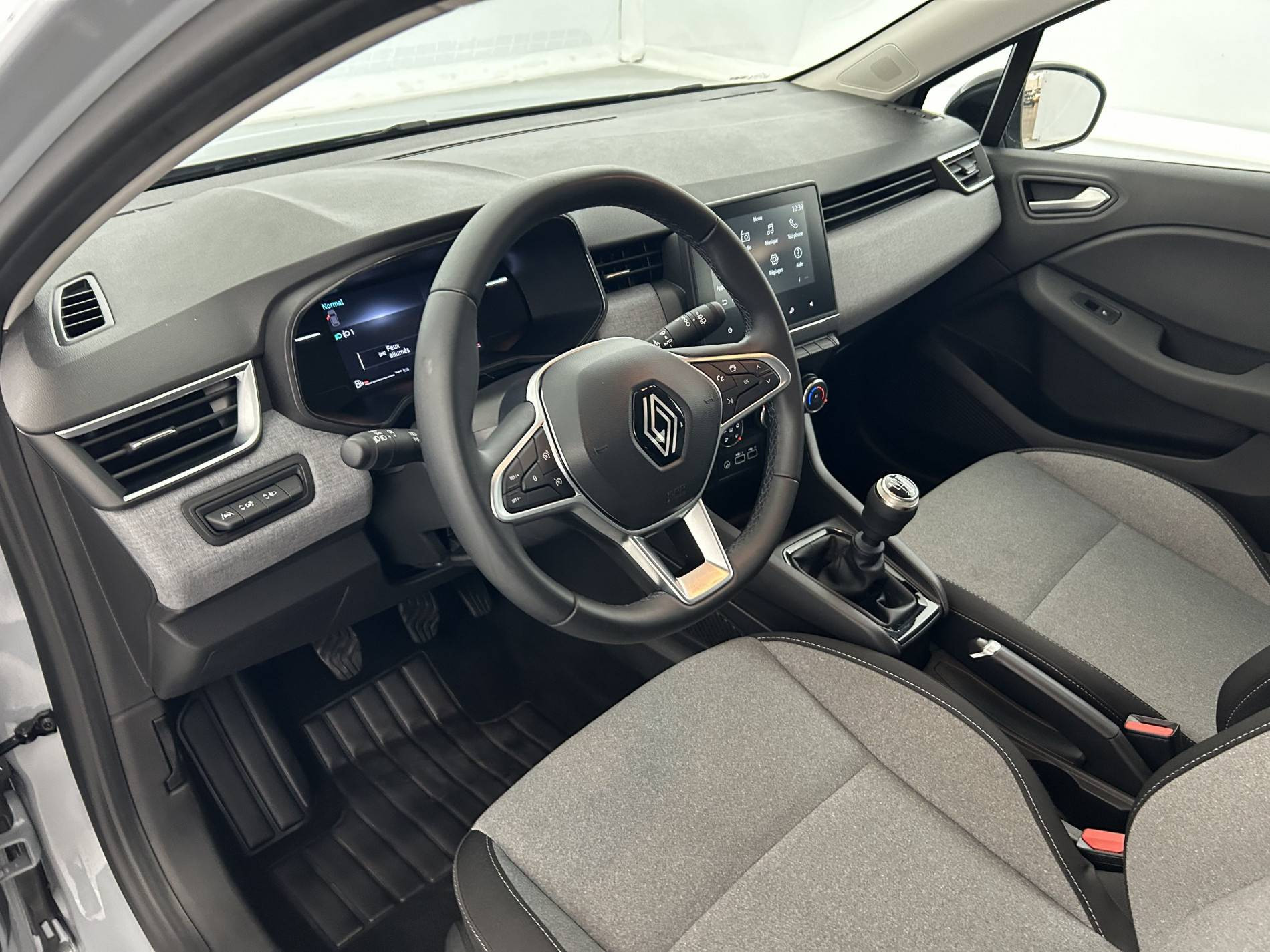 Vente en ligne Renault Clio 5 Clio TCe 90 au prix de 14 990 €