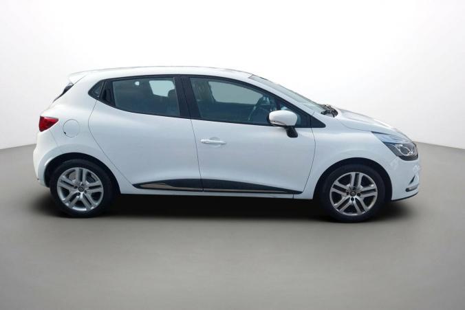 Vente en ligne Renault Clio 4 Clio dCi 75 E6C au prix de 12 990 €