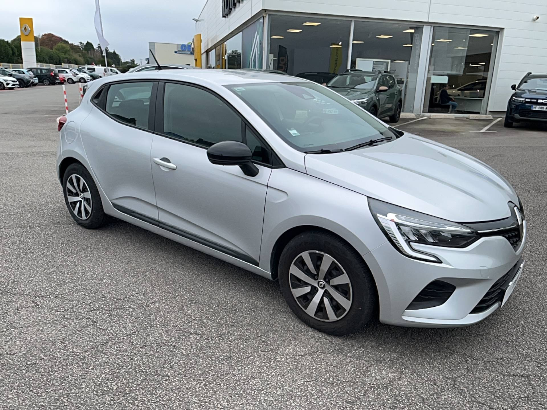 Vente en ligne Renault Clio 5 Clio TCe 90 au prix de 14 490 €