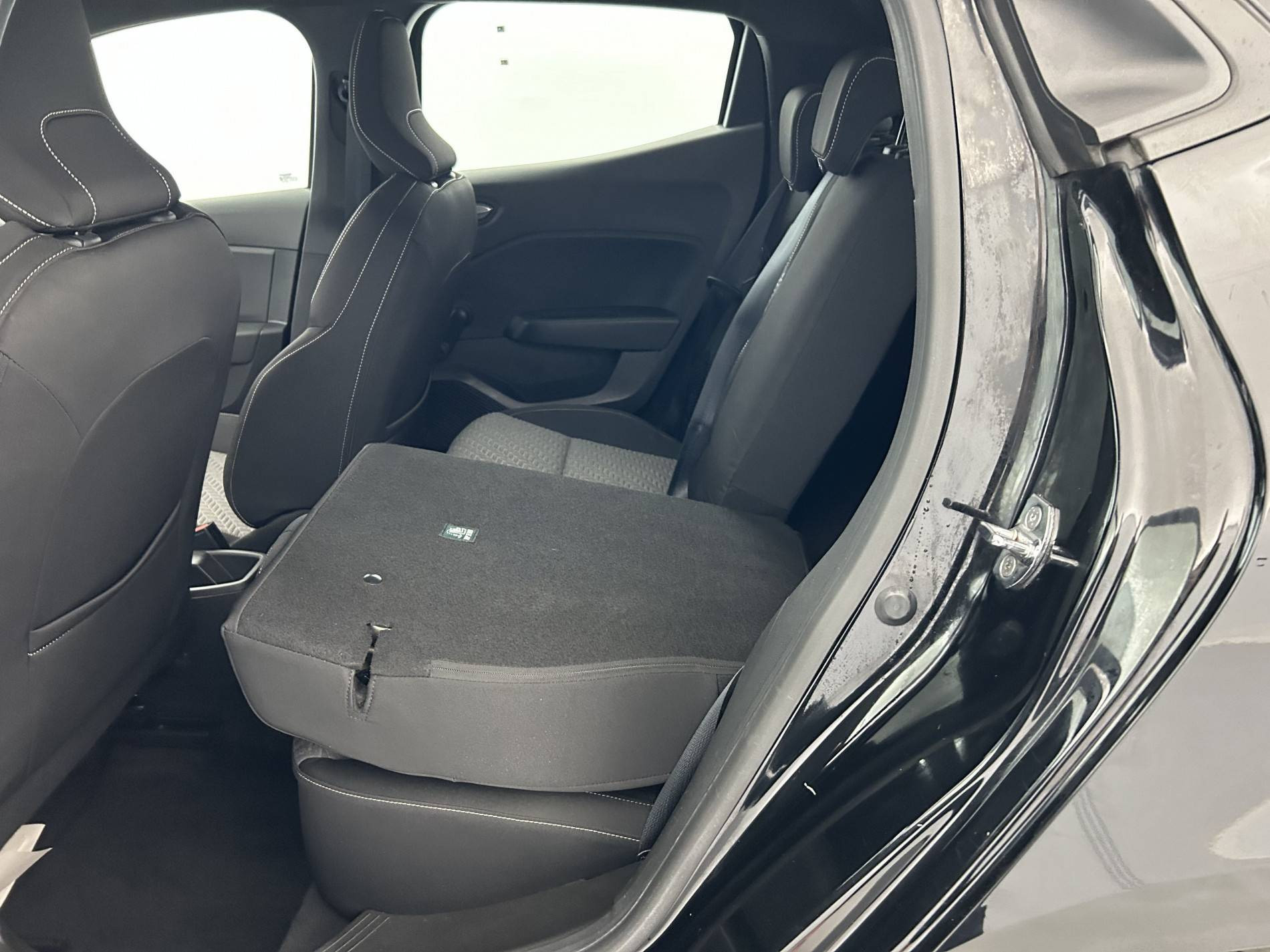 Vente en ligne Renault Clio 5 Clio E-Tech 140 au prix de 16 790 €