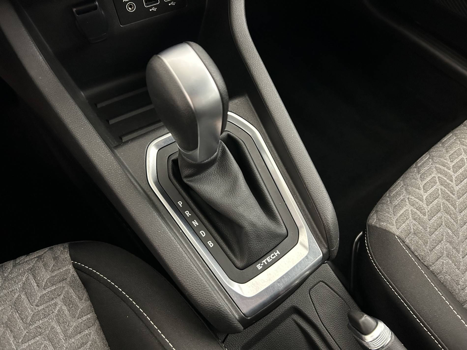 Vente en ligne Renault Clio 5 Clio E-Tech 140 au prix de 16 790 €