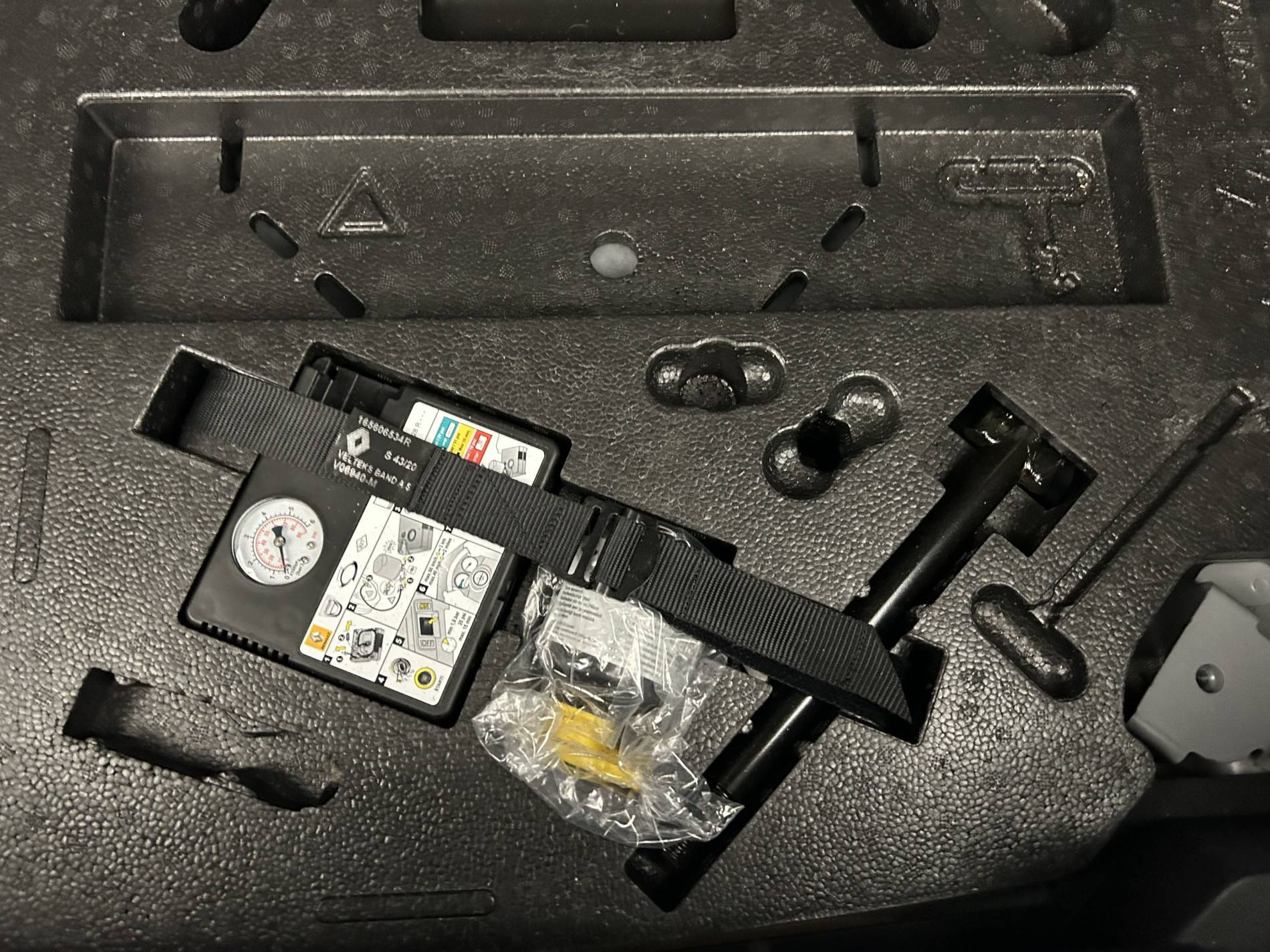 Vente en ligne Renault Clio 5 Clio E-Tech 140 au prix de 16 790 €