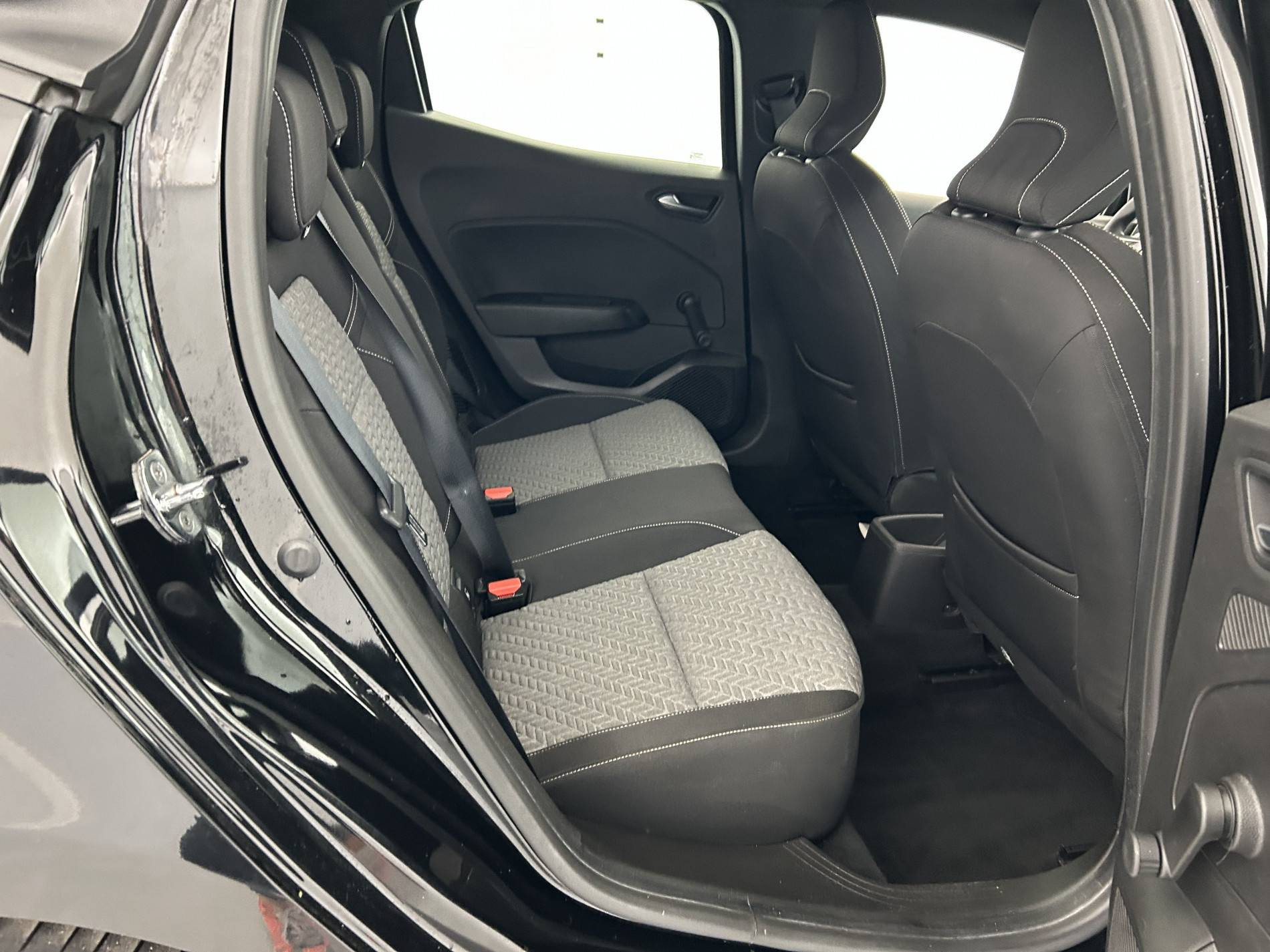 Vente en ligne Renault Clio 5 Clio E-Tech 140 au prix de 16 790 €