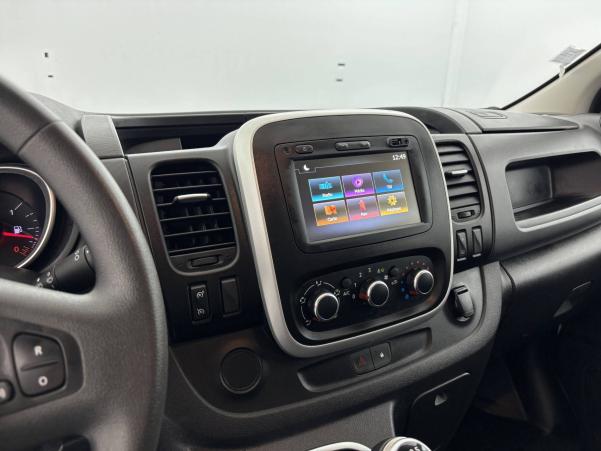 Vente en ligne Renault Trafic 3 Fourgon TRAFIC FGN L1H1 1000 KG DCI 120 au prix de 21 270 €