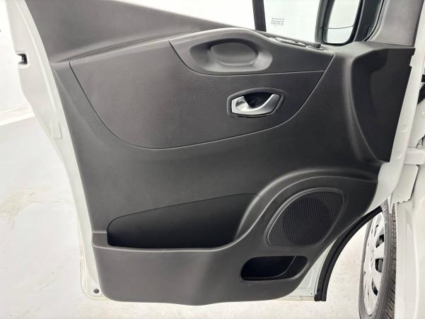 Vente en ligne Renault Trafic 3 Fourgon TRAFIC FGN L1H1 1000 KG DCI 120 au prix de 21 270 €