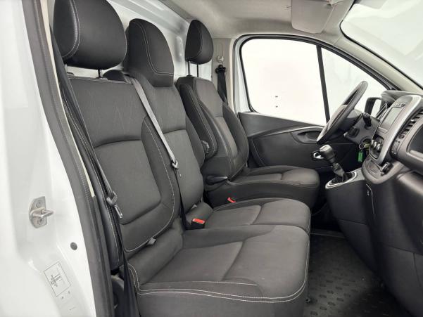 Vente en ligne Renault Trafic 3 Fourgon TRAFIC FGN L1H1 1000 KG DCI 120 au prix de 21 270 €