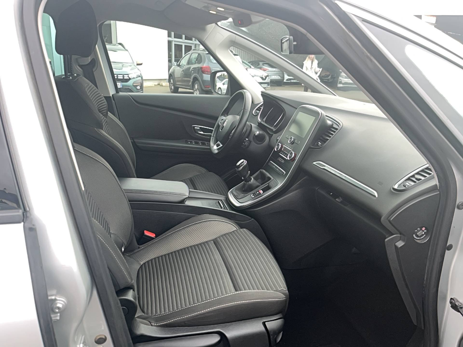 Vente en ligne Renault Scenic 4 Scenic Blue dCi 120 au prix de 15 990 €