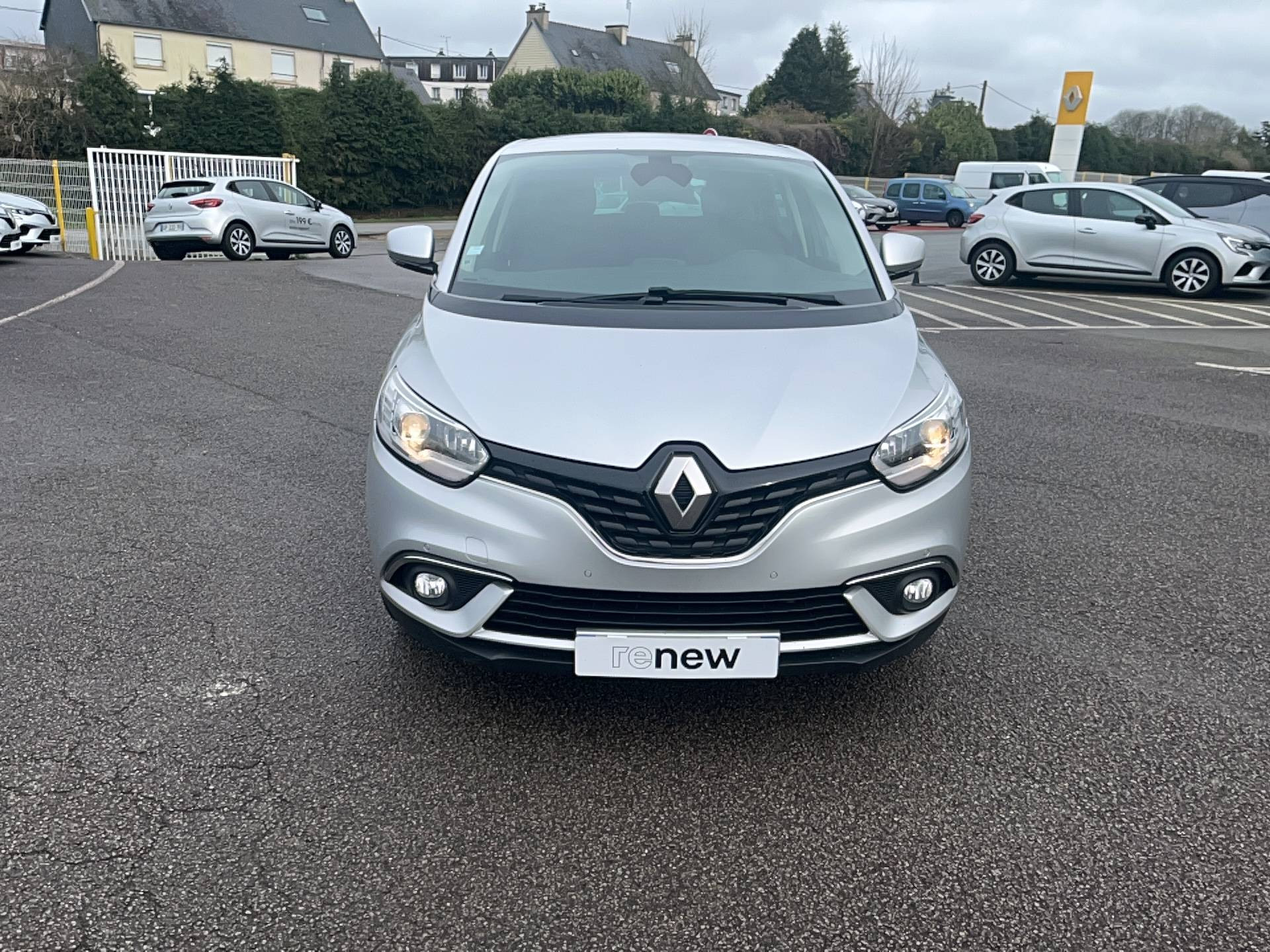 Vente en ligne Renault Scenic 4 Scenic Blue dCi 120 au prix de 15 990 €