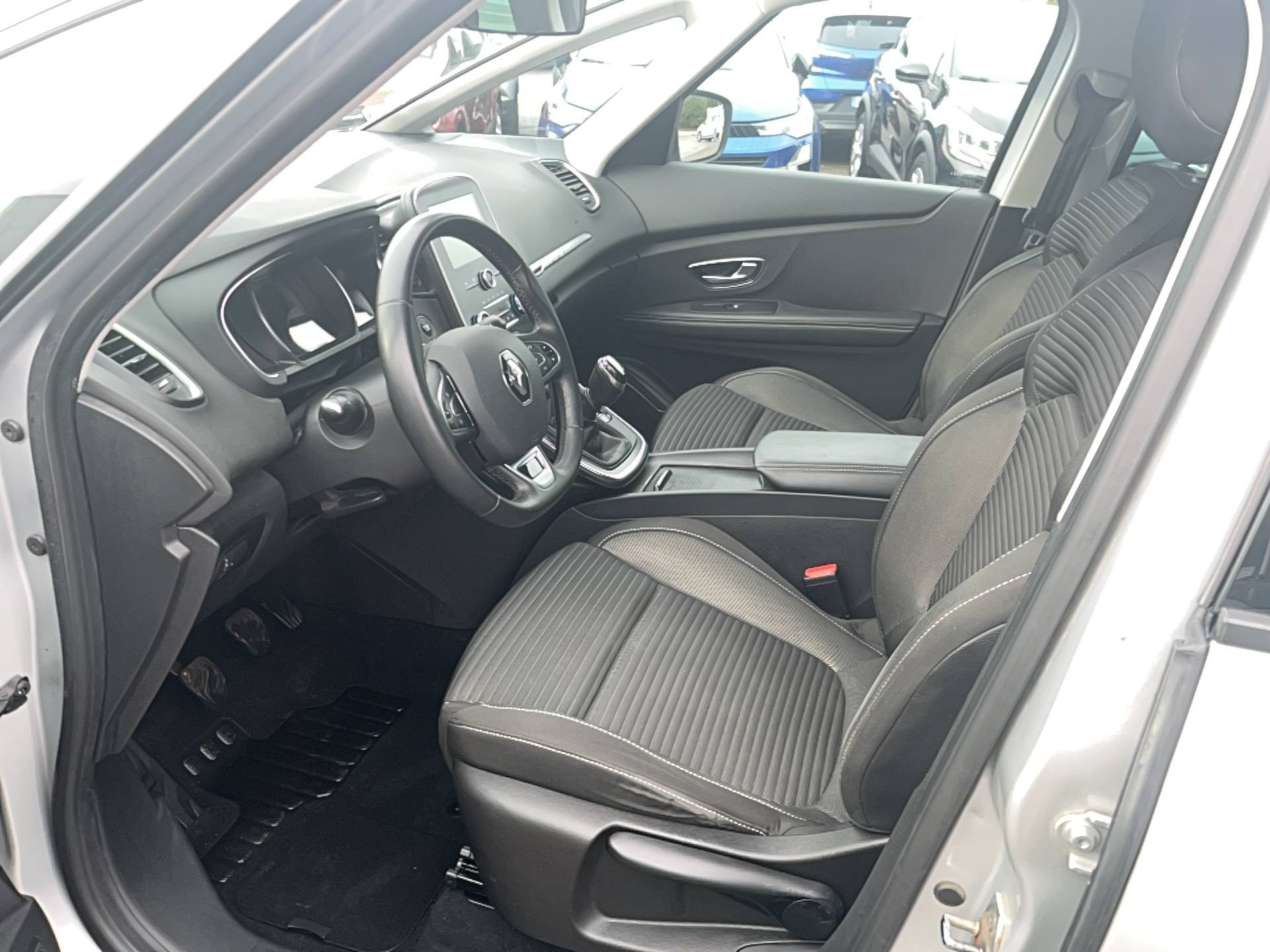 Vente en ligne Renault Scenic 4 Scenic Blue dCi 120 au prix de 15 990 €