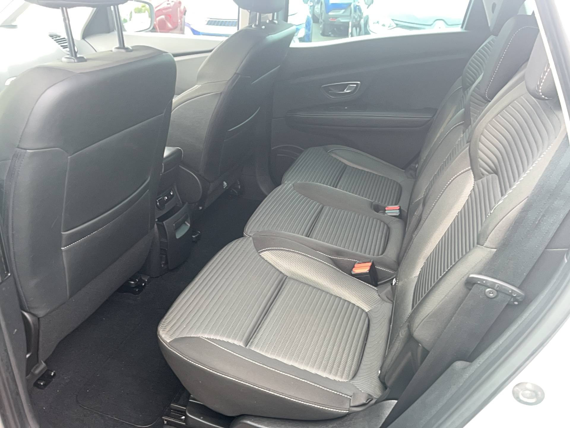 Vente en ligne Renault Scenic 4 Scenic Blue dCi 120 au prix de 15 990 €