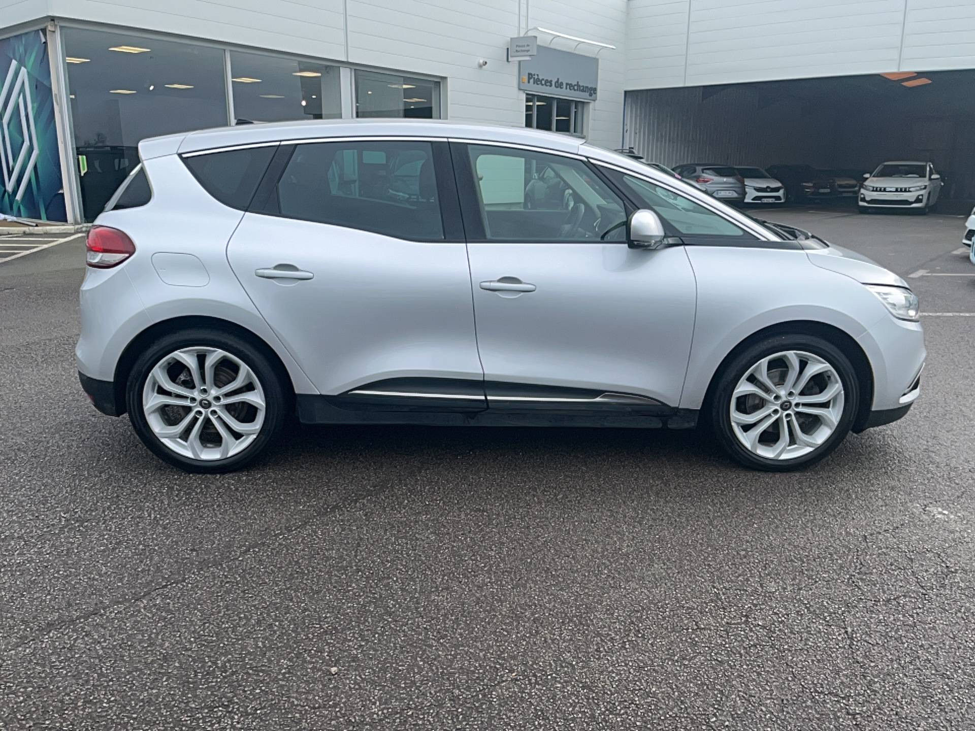 Vente en ligne Renault Scenic 4 Scenic Blue dCi 120 au prix de 15 990 €