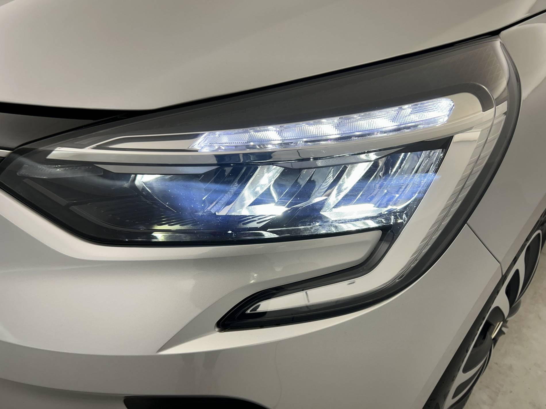 Vente en ligne Renault Clio 5 Clio TCe 90 au prix de 14 990 €