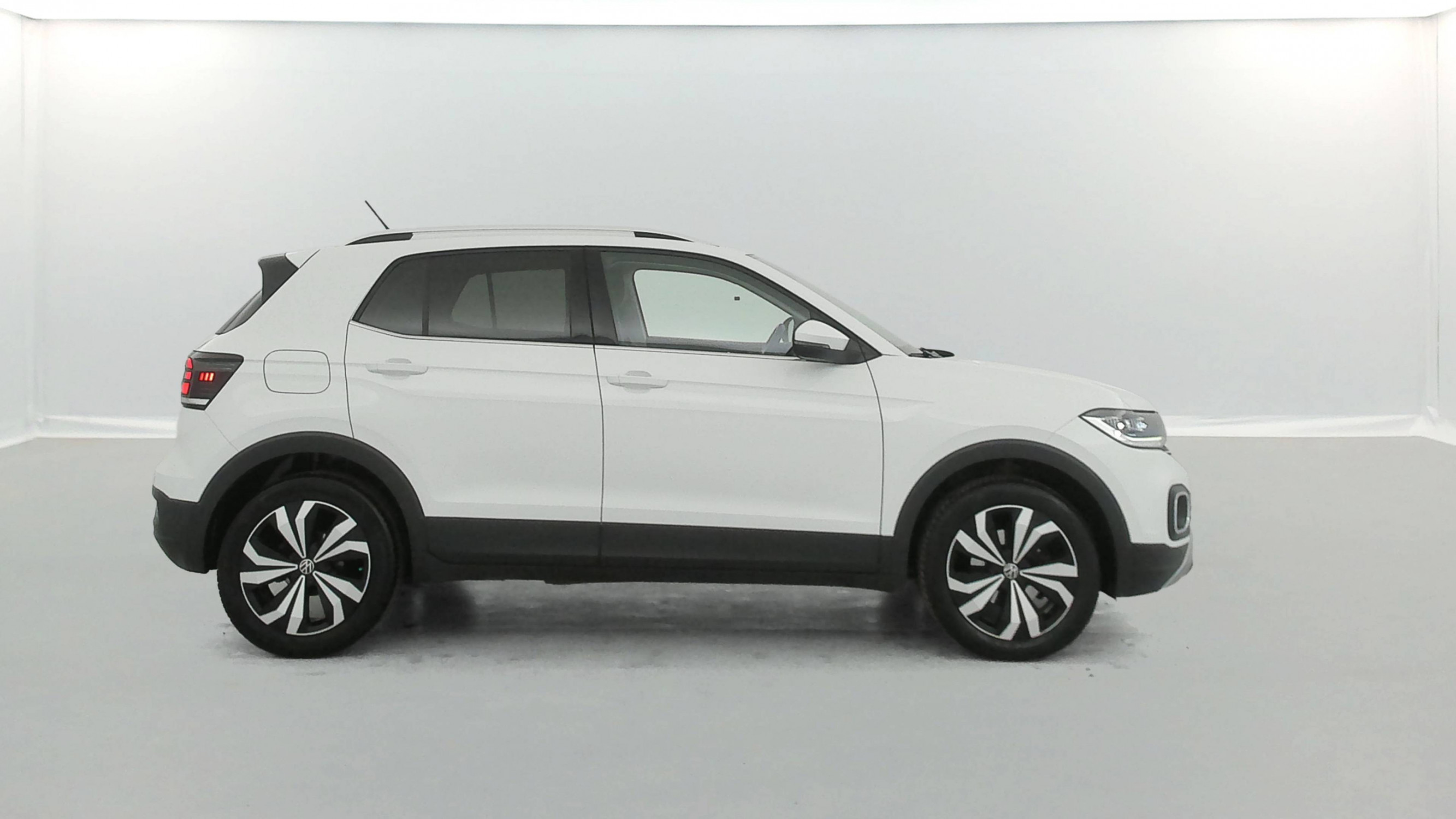 Vente en ligne Volkswagen T-Cross  1.0 TSI 110 Start/Stop BVM6 au prix de 17 990 €
