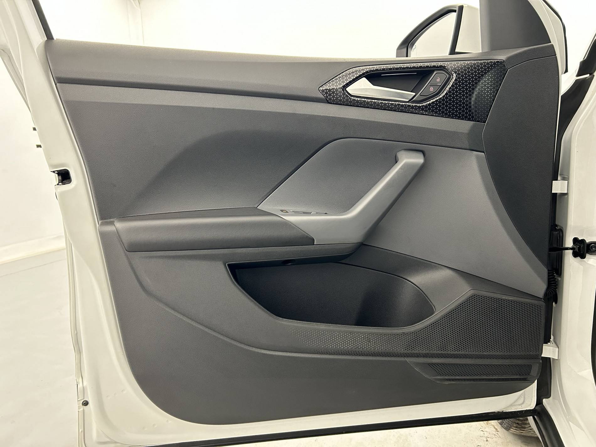 Vente en ligne Volkswagen T-Cross  1.0 TSI 110 Start/Stop BVM6 au prix de 17 990 €