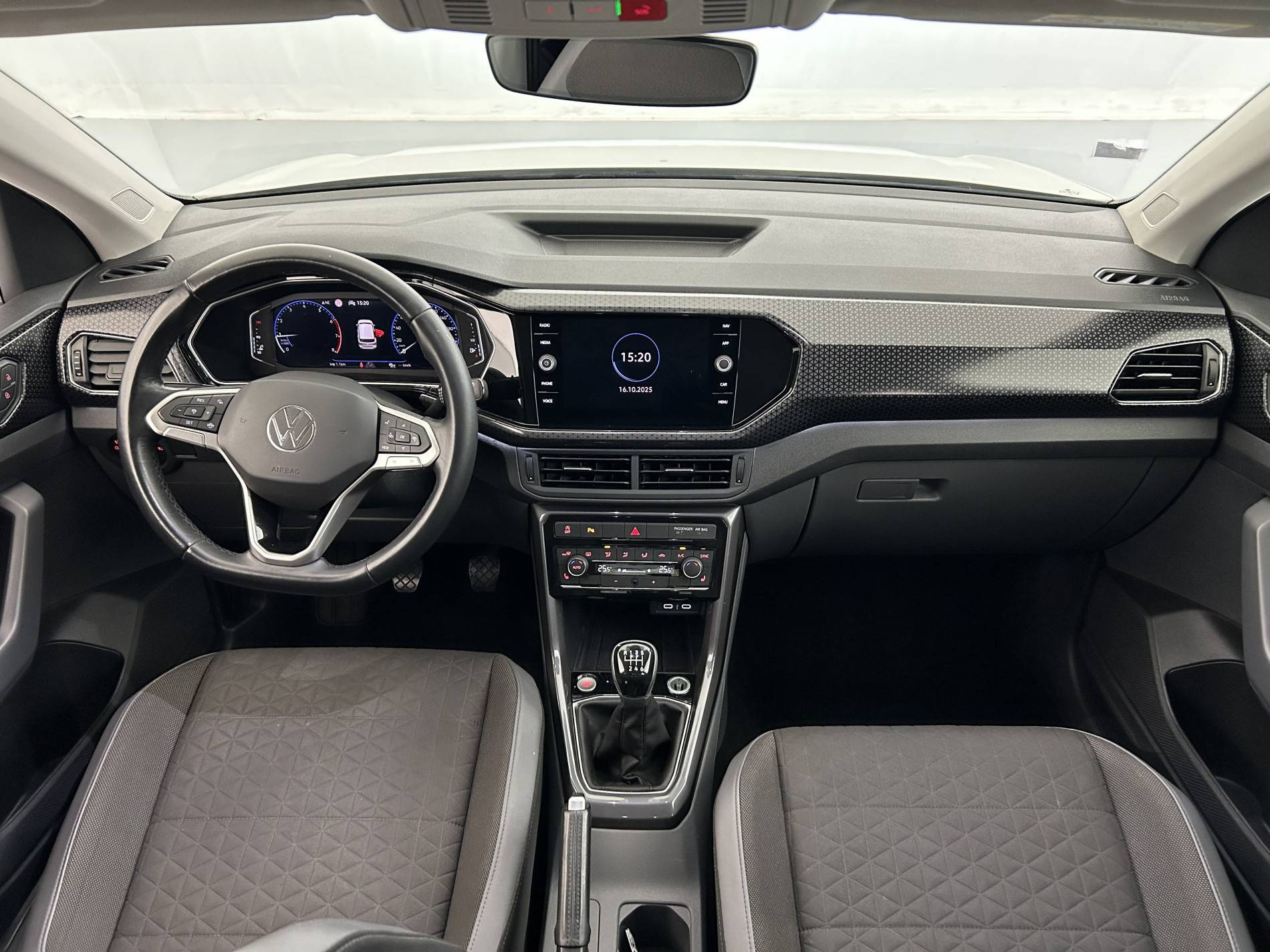 Vente en ligne Volkswagen T-Cross  1.0 TSI 110 Start/Stop BVM6 au prix de 17 990 €