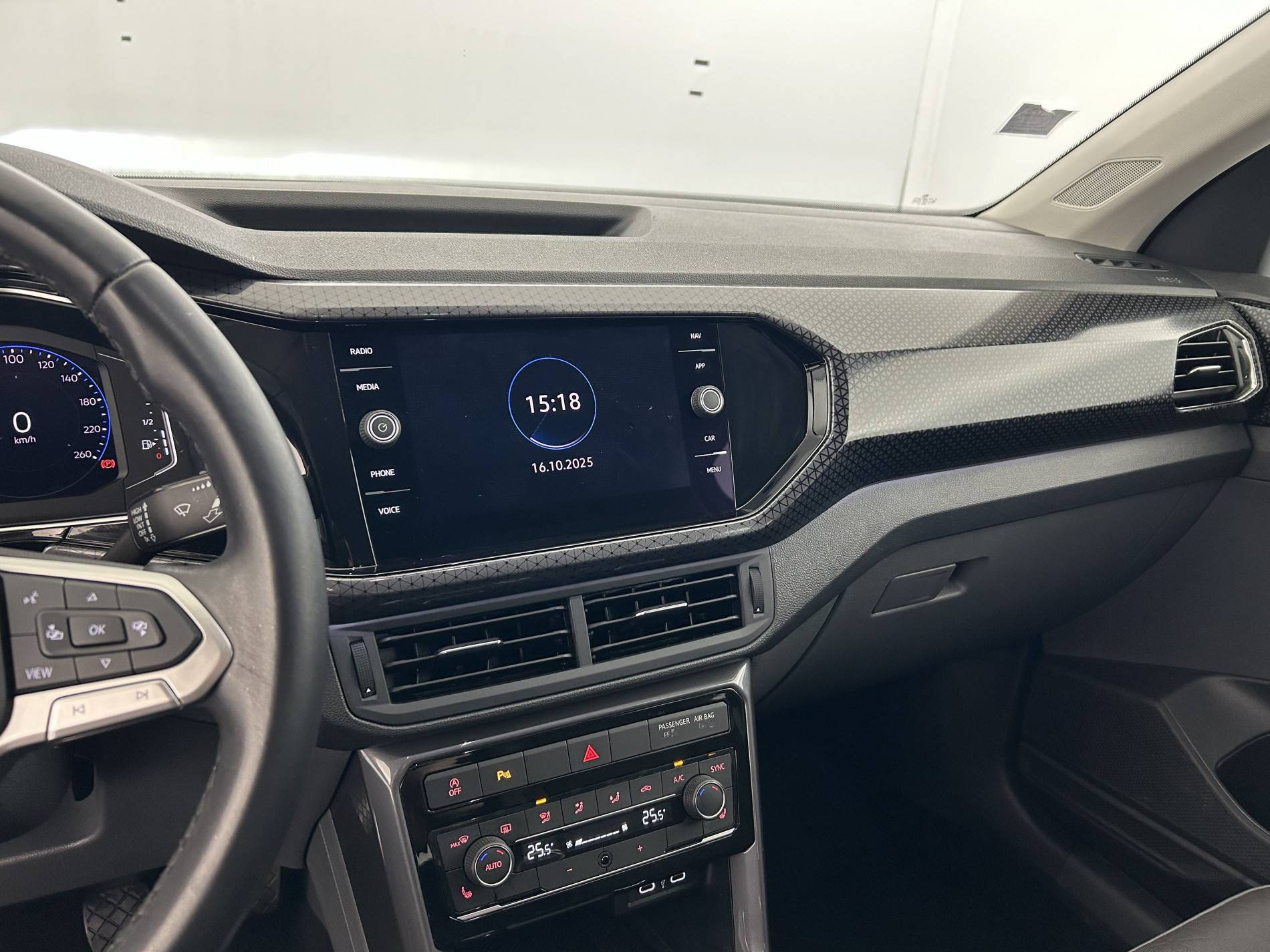 Vente en ligne Volkswagen T-Cross  1.0 TSI 110 Start/Stop BVM6 au prix de 17 990 €