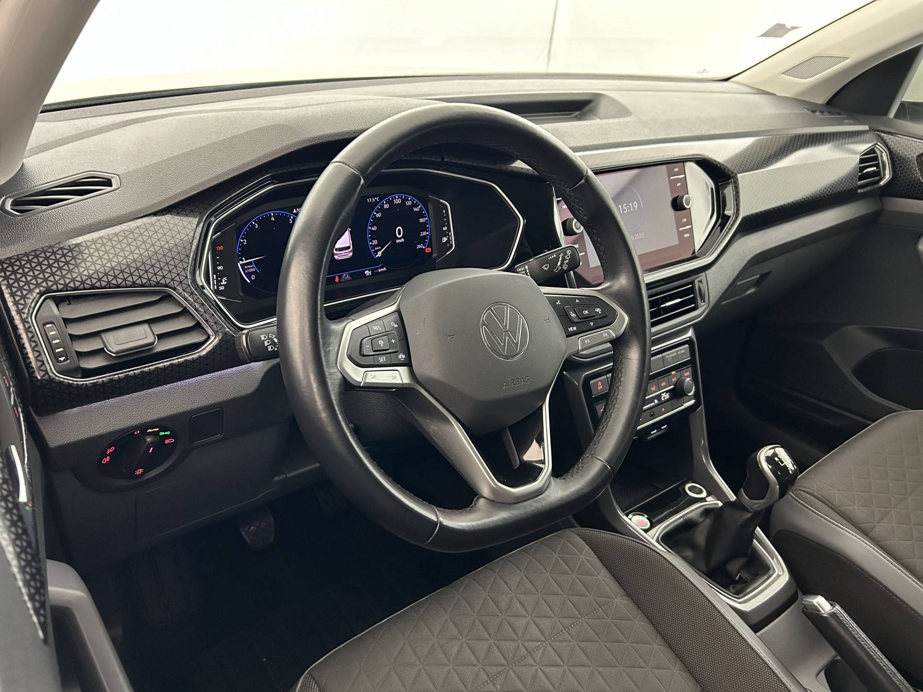 Vente en ligne Volkswagen T-Cross  1.0 TSI 110 Start/Stop BVM6 au prix de 17 990 €