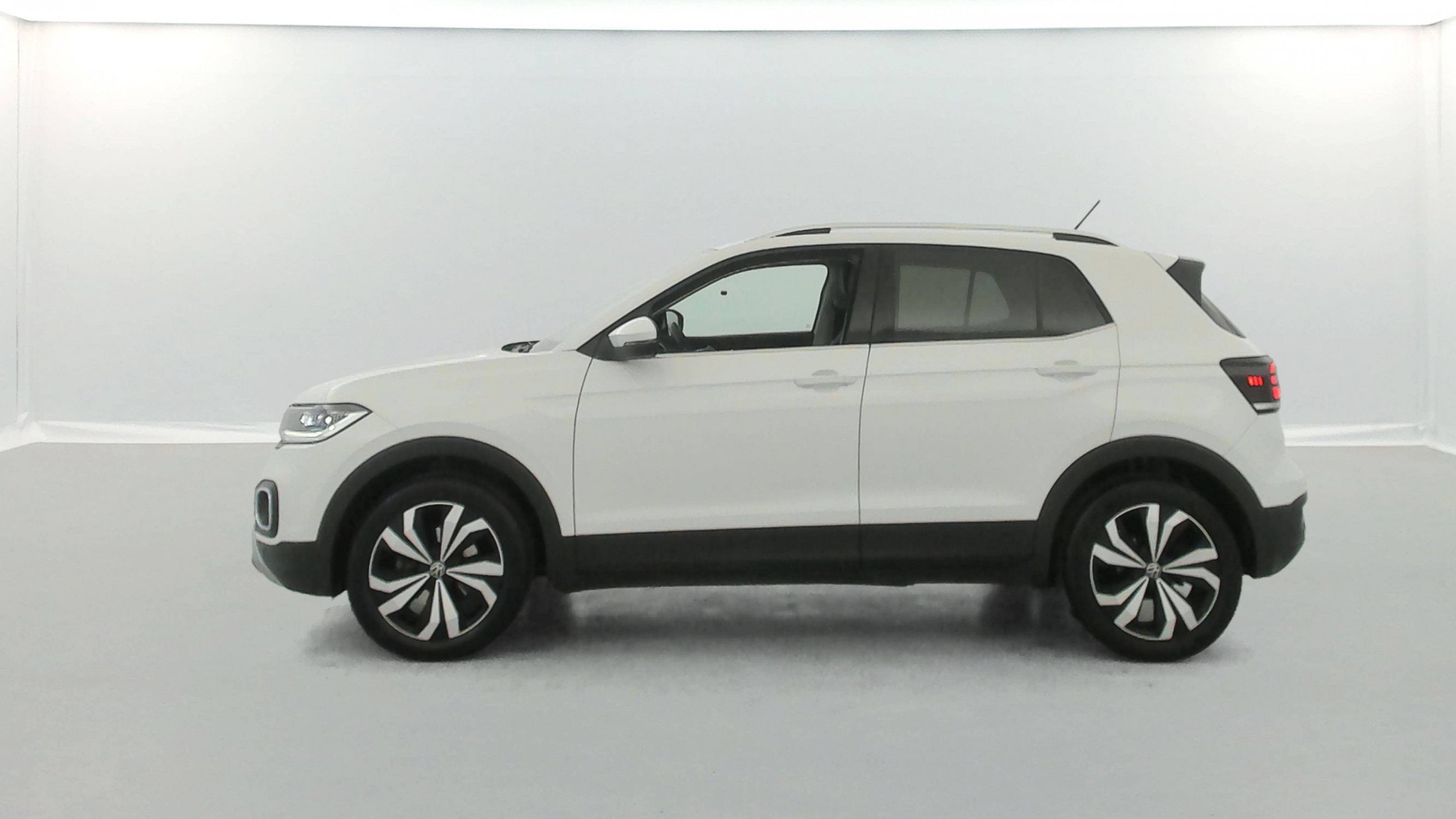Vente en ligne Volkswagen T-Cross  1.0 TSI 110 Start/Stop BVM6 au prix de 17 990 €