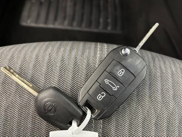 Vente en ligne Opel Corsa  1.2 75 ch BVM5 au prix de 9 990 €
