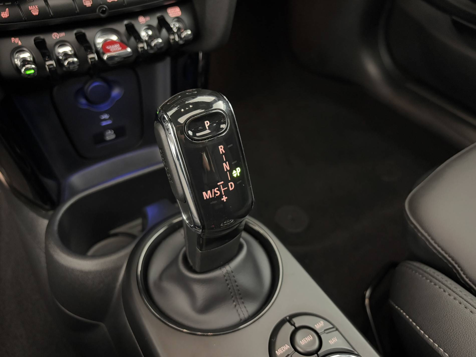 Vente en ligne Mini Mini Hatch 3 portes Hatch 3 Portes Cooper S 178 ch DKG7 au prix de 30 990 €