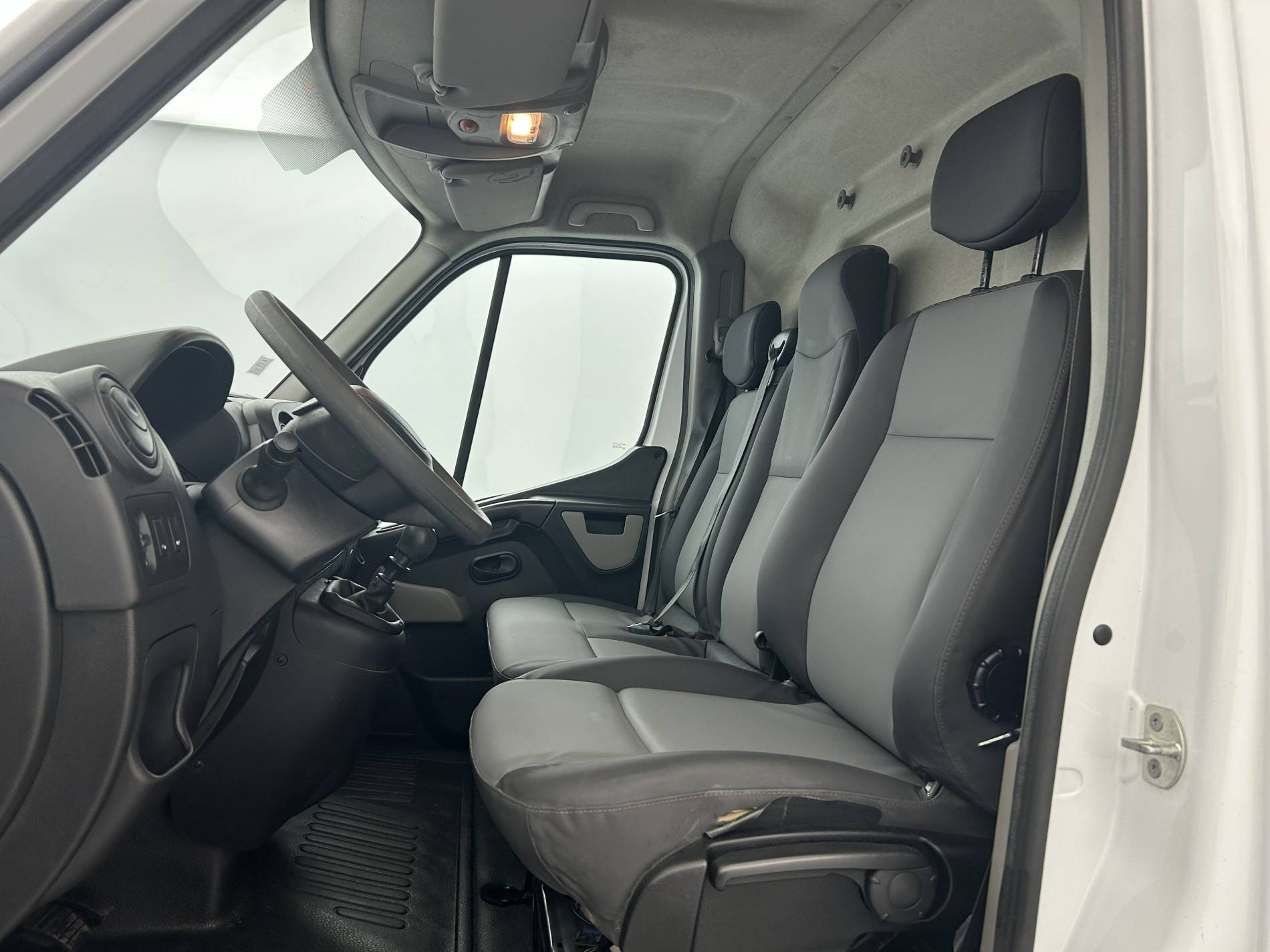 Vente en ligne Renault Master Fourgon MASTER FGN L3H2 3.5t 2.3 dCi 170 ENERGY E6 au prix de 20 990 €