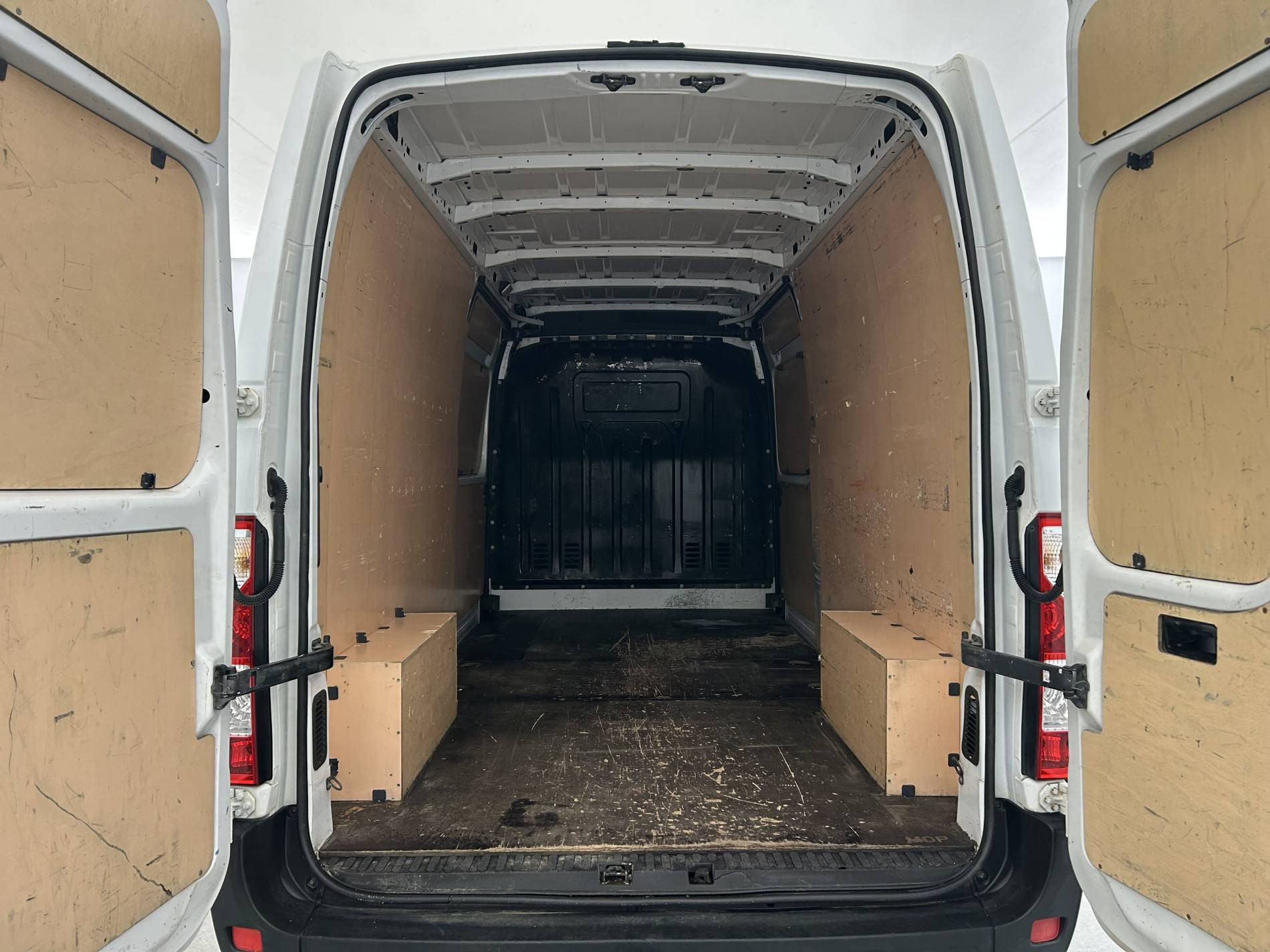 Vente en ligne Renault Master Fourgon MASTER FGN L3H2 3.5t 2.3 dCi 170 ENERGY E6 au prix de 20 990 €