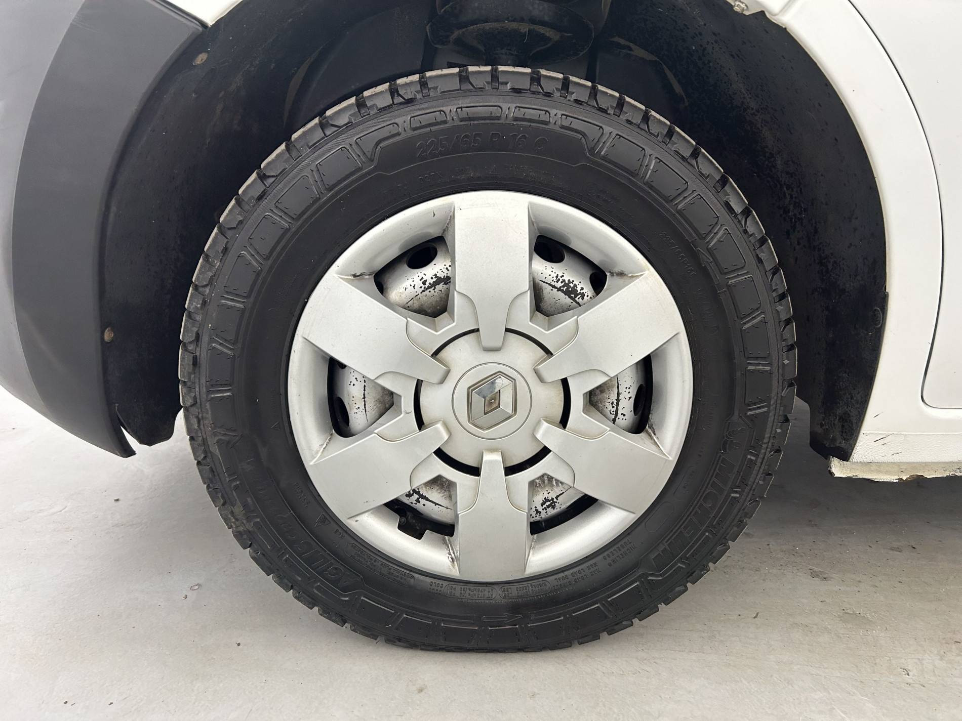 Vente en ligne Renault Master Fourgon MASTER FGN L3H2 3.5t 2.3 dCi 170 ENERGY E6 au prix de 20 990 €