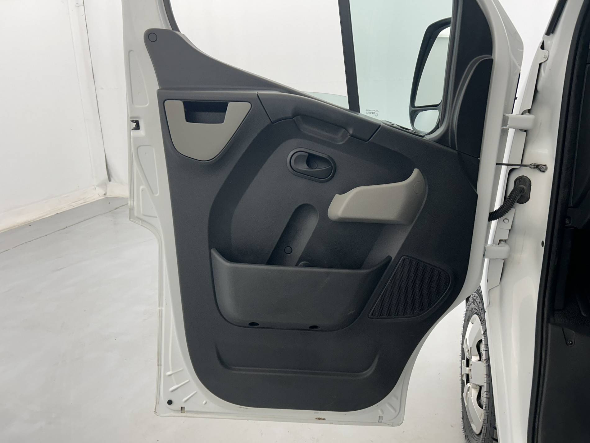 Vente en ligne Renault Master Fourgon MASTER FGN L3H2 3.5t 2.3 dCi 170 ENERGY E6 au prix de 20 990 €