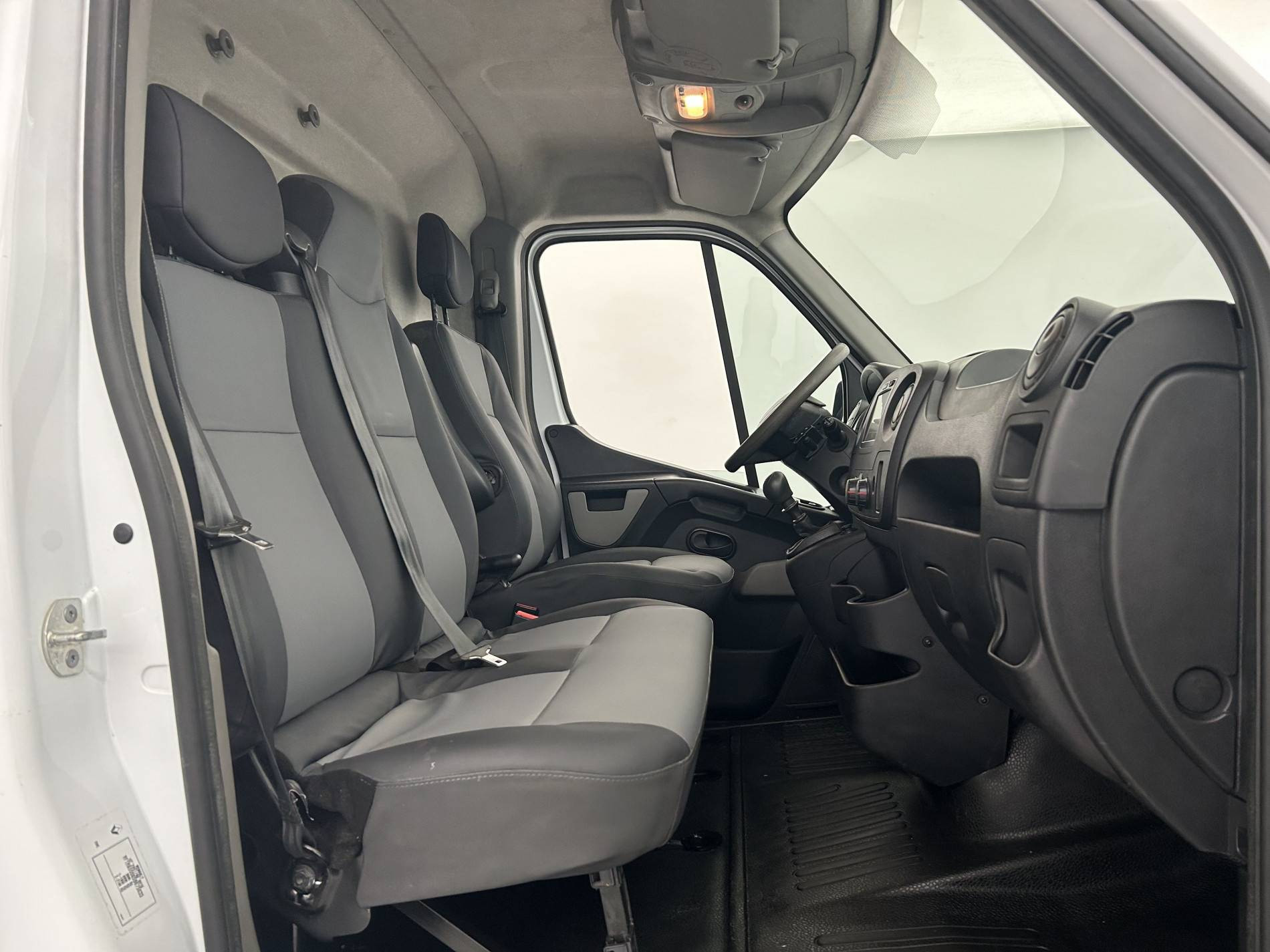 Vente en ligne Renault Master Fourgon MASTER FGN L3H2 3.5t 2.3 dCi 170 ENERGY E6 au prix de 20 990 €