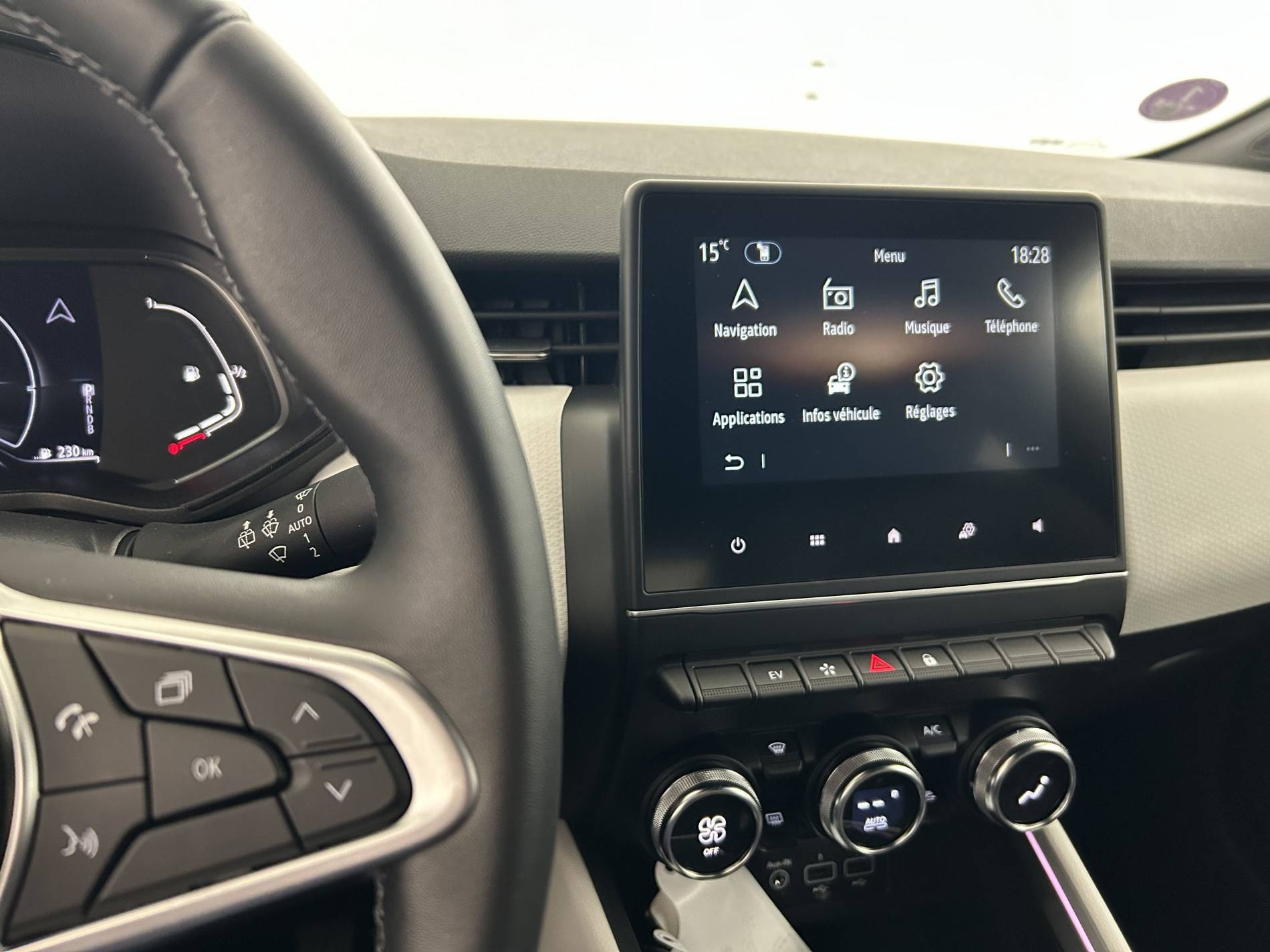 Vente en ligne Renault Clio 5 Clio E-Tech full hybrid 145 au prix de 16 490 €