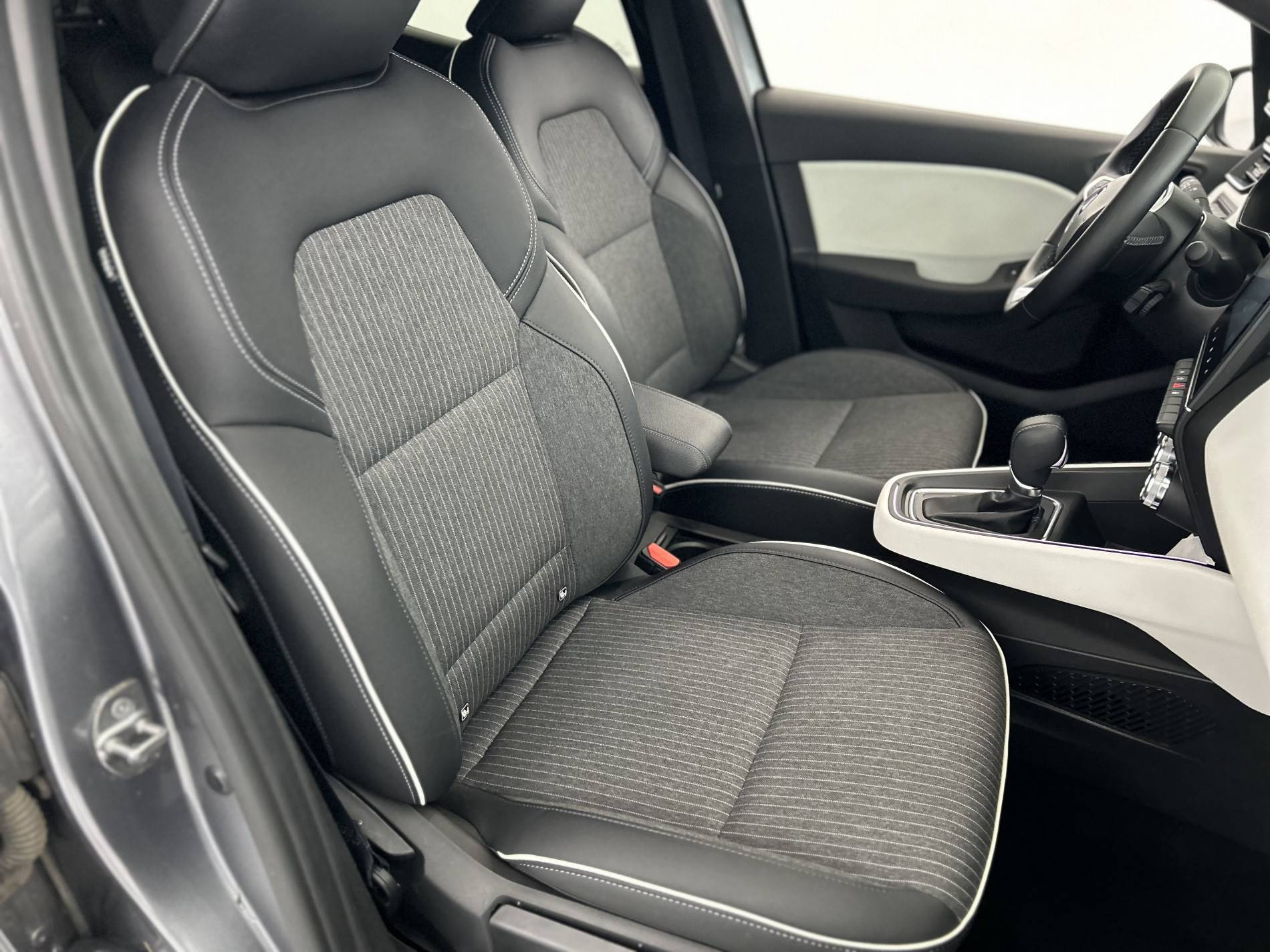 Vente en ligne Renault Clio 5 Clio E-Tech full hybrid 145 au prix de 16 490 €