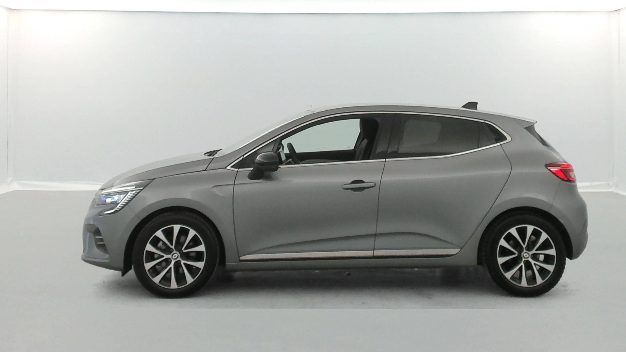 Vente en ligne Renault Clio 5 Clio E-Tech full hybrid 145 au prix de 16 490 €