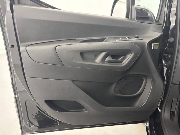 Vente en ligne Opel Combo Cargo  1.5 130 CH S/S L1H1 1000 KG BVA8 au prix de 19 490 €