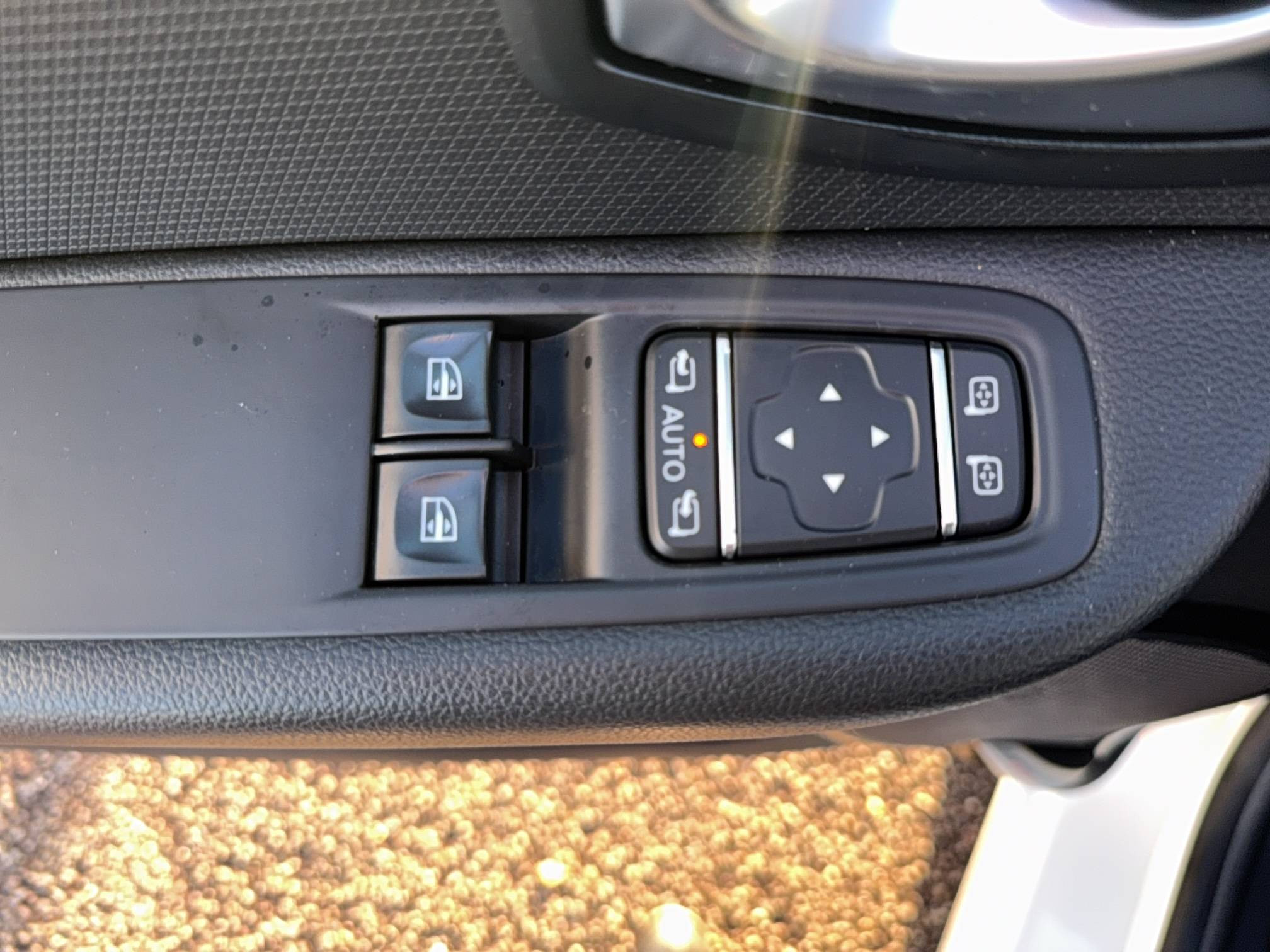 Vente en ligne Renault Clio 4 Clio dCi 75 E6C au prix de 10 990 €