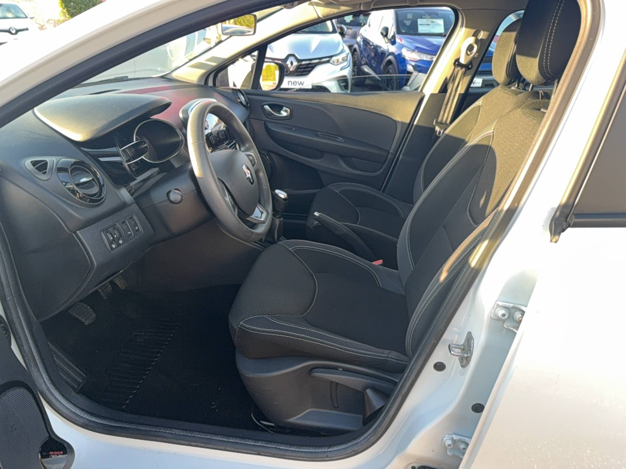 Vente en ligne Renault Clio 4 Clio dCi 75 E6C au prix de 10 990 €