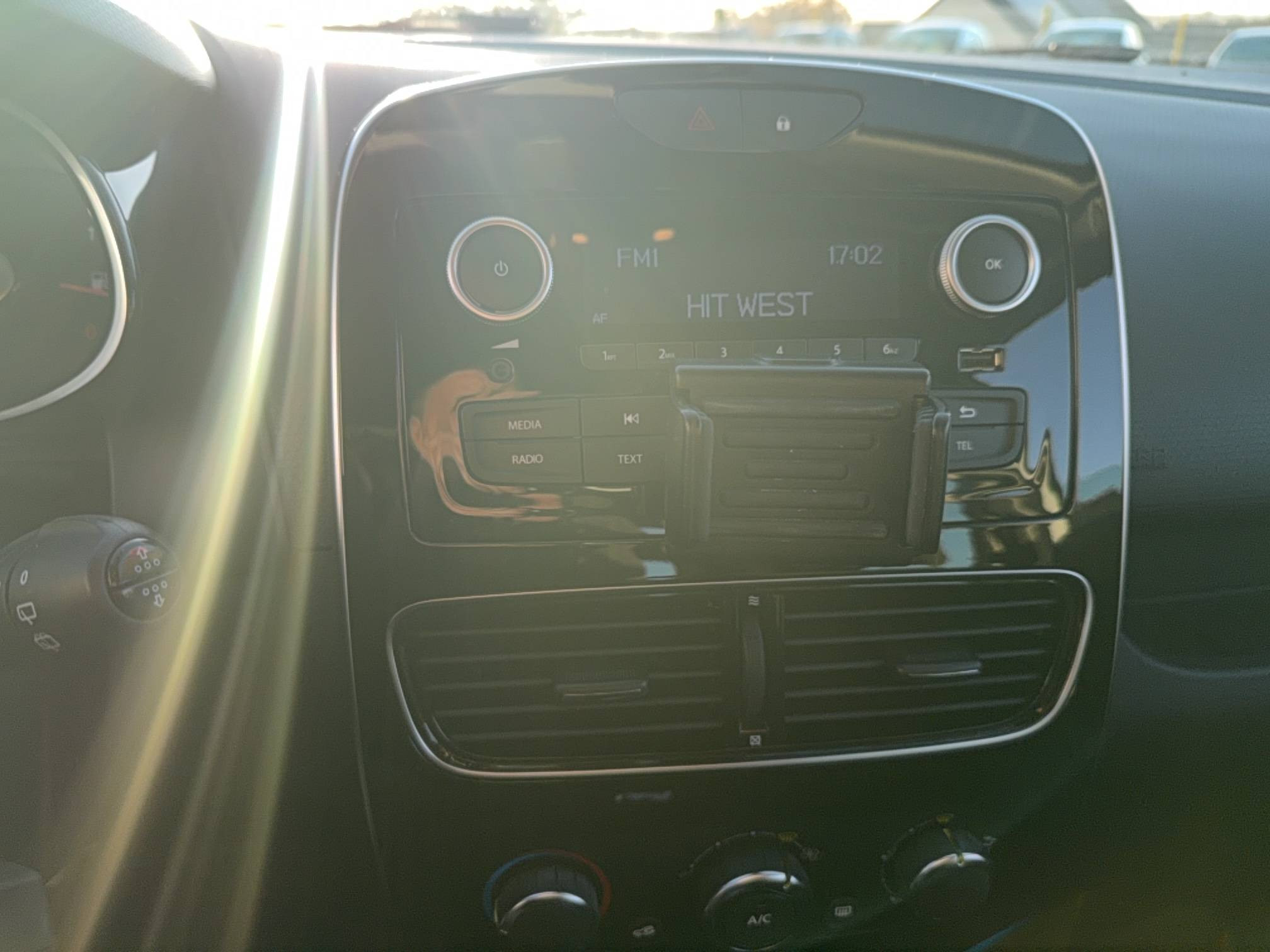 Vente en ligne Renault Clio 4 Clio dCi 75 E6C au prix de 10 990 €