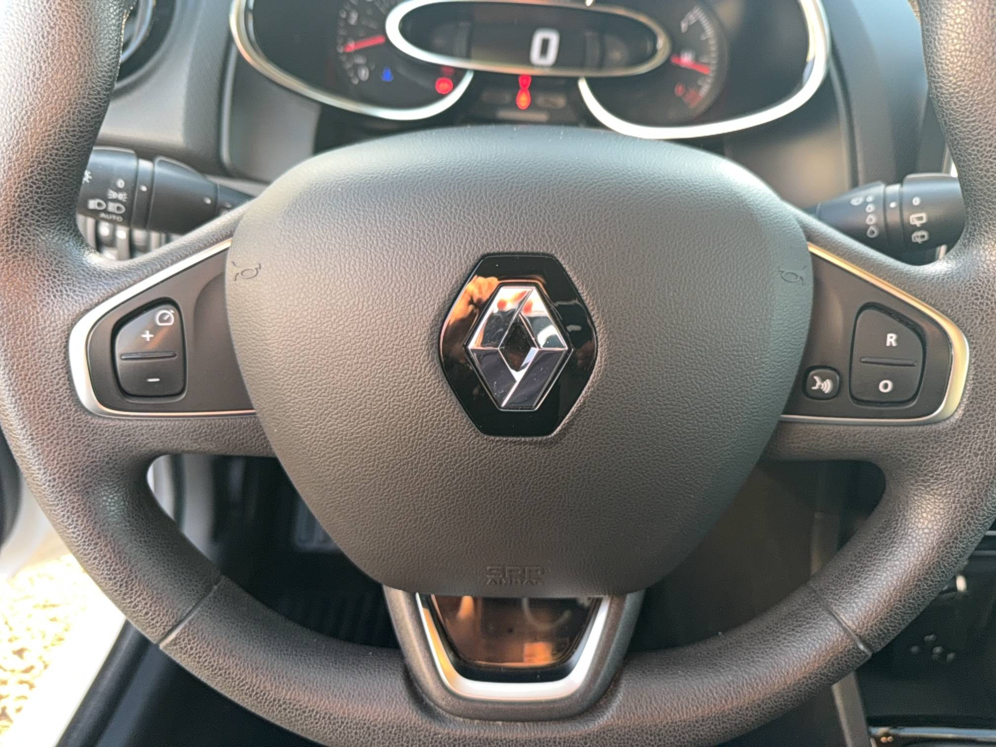 Vente en ligne Renault Clio 4 Clio dCi 75 E6C au prix de 10 990 €